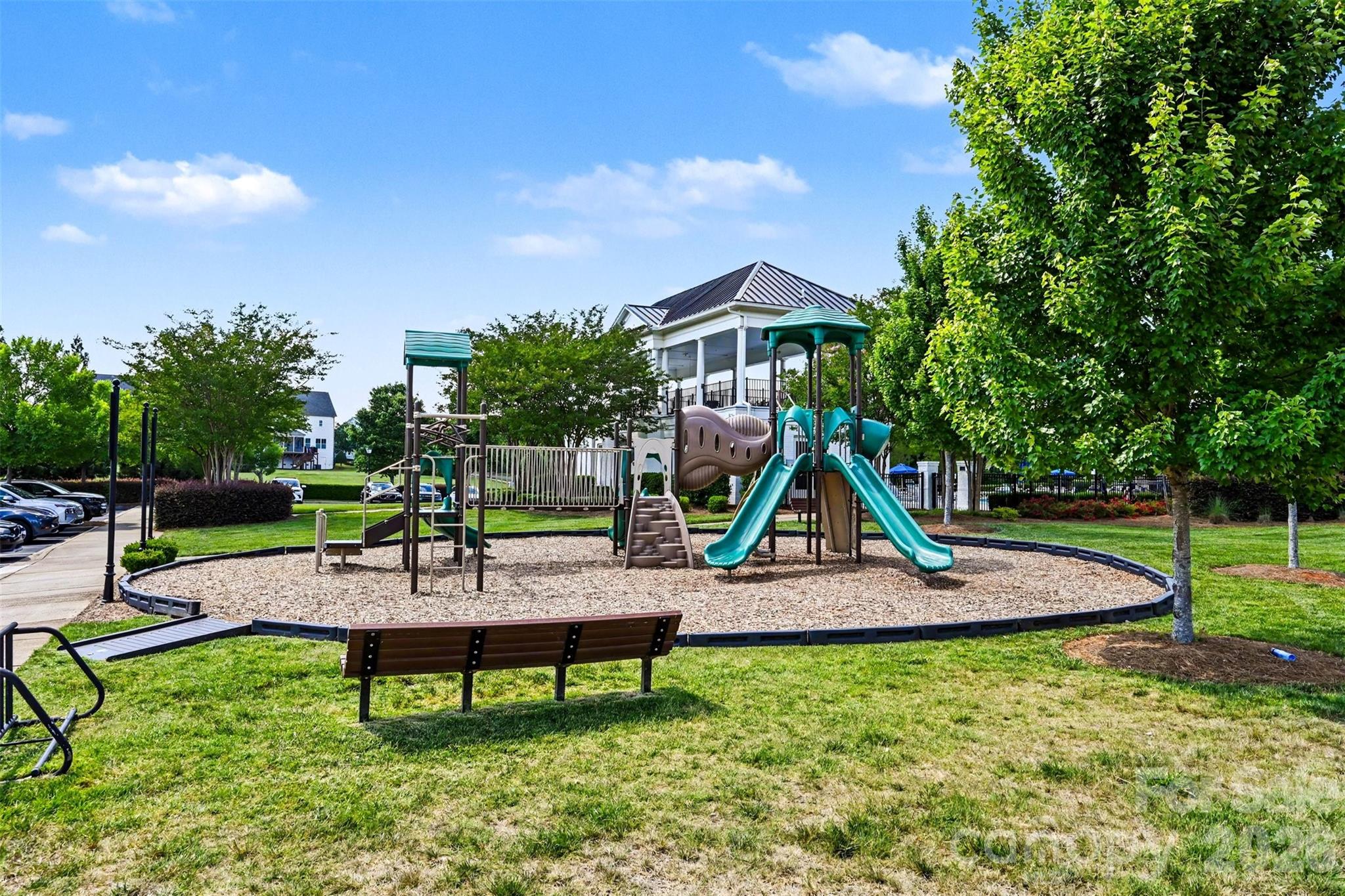 2507 Lochview Street — Pineville