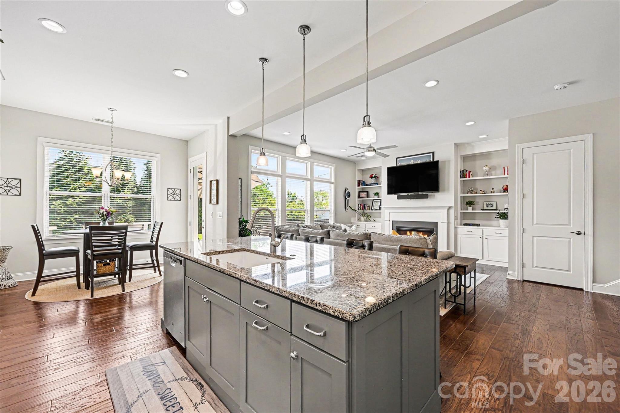 2507 Lochview Street — Pineville