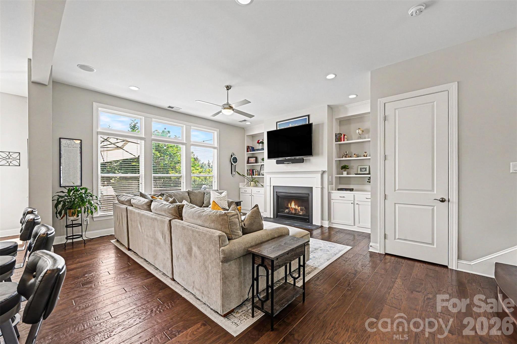 2507 Lochview Street — Pineville