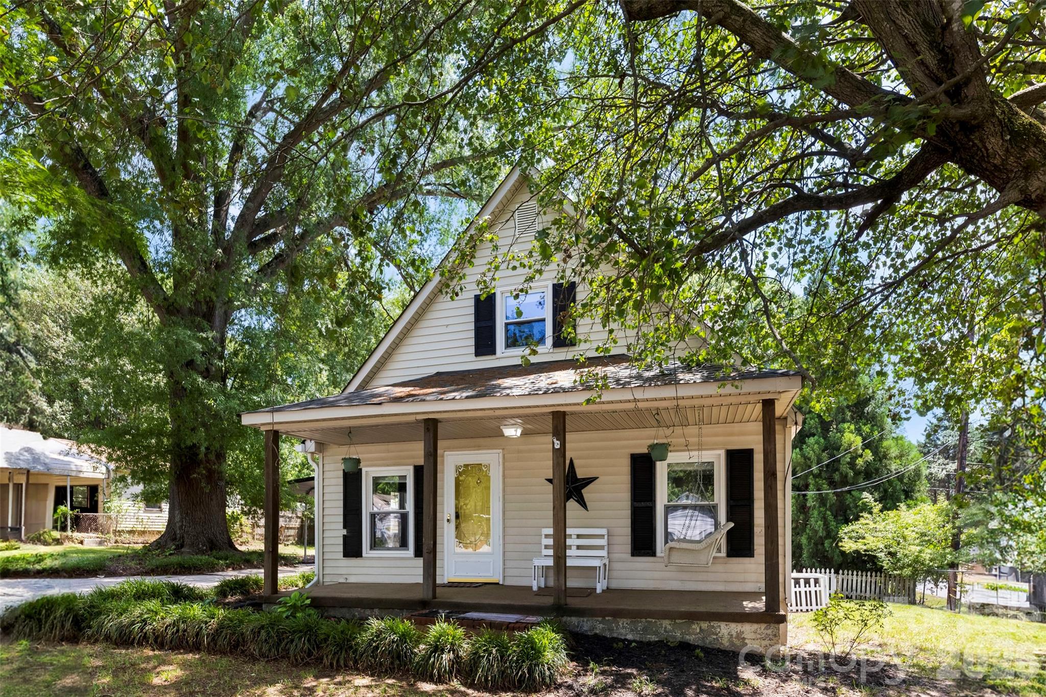 602 E Lee Avenue — Bessemer City