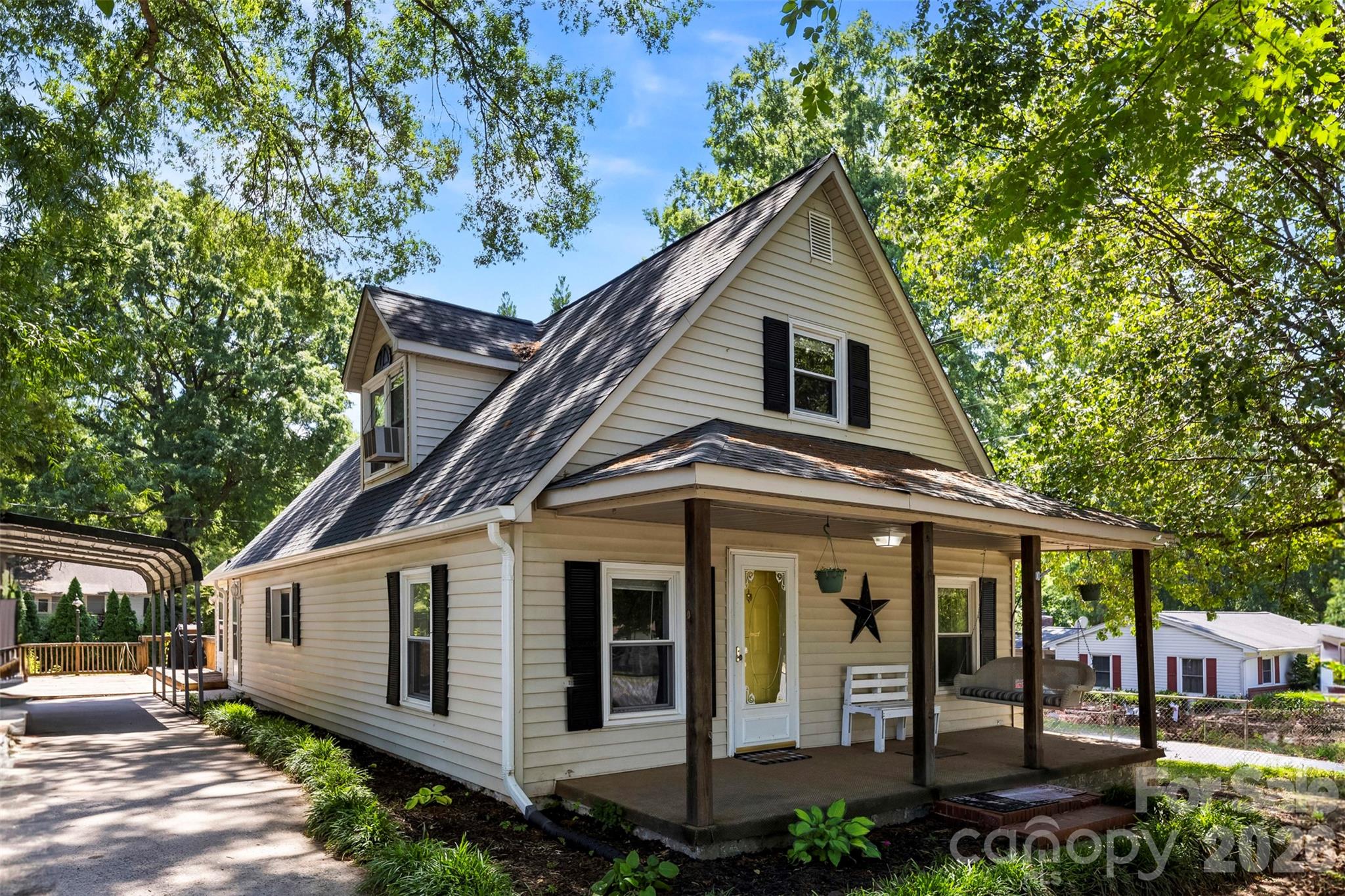 602 E Lee Avenue — Bessemer City
