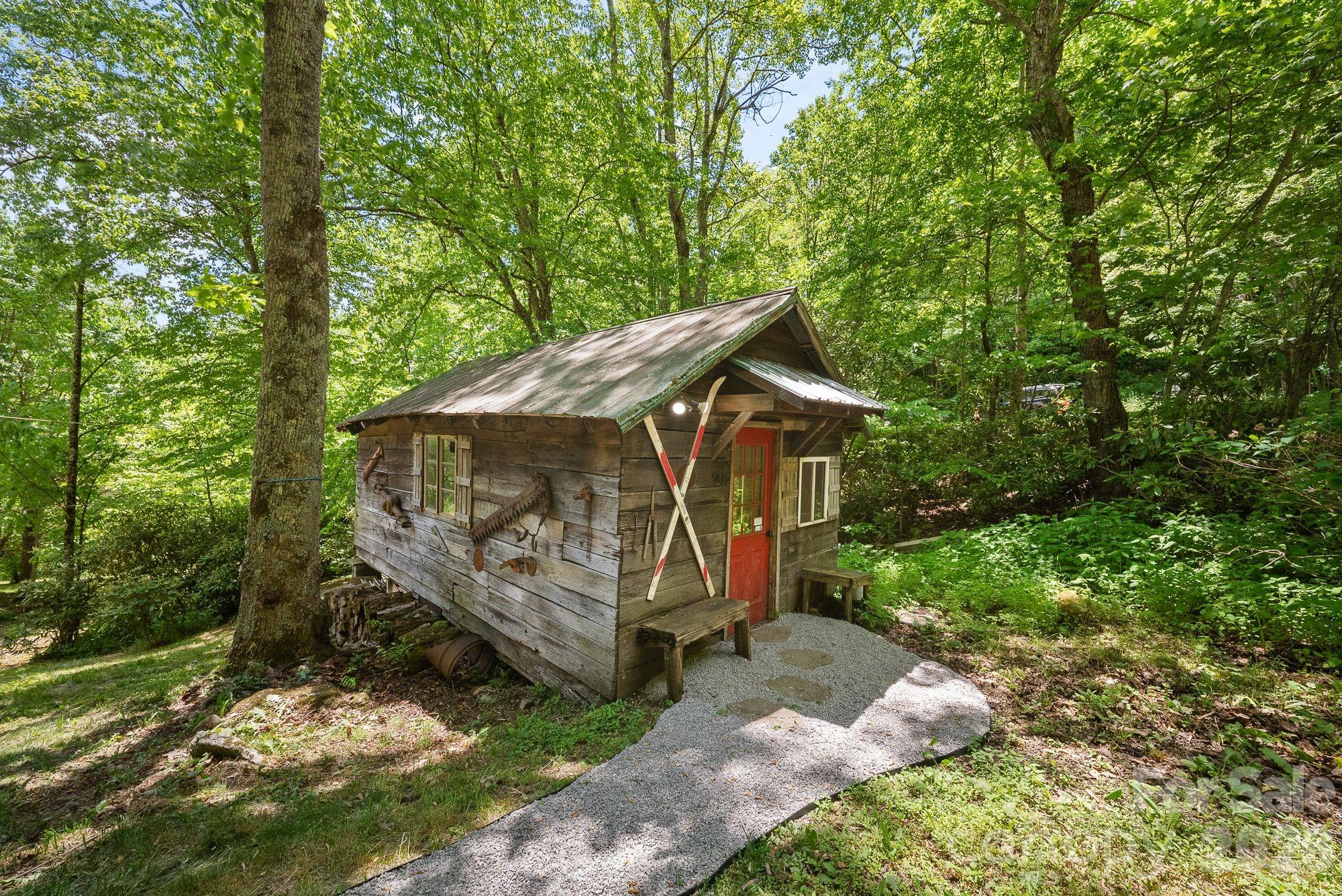 4606 Hemphill Road — Waynesville