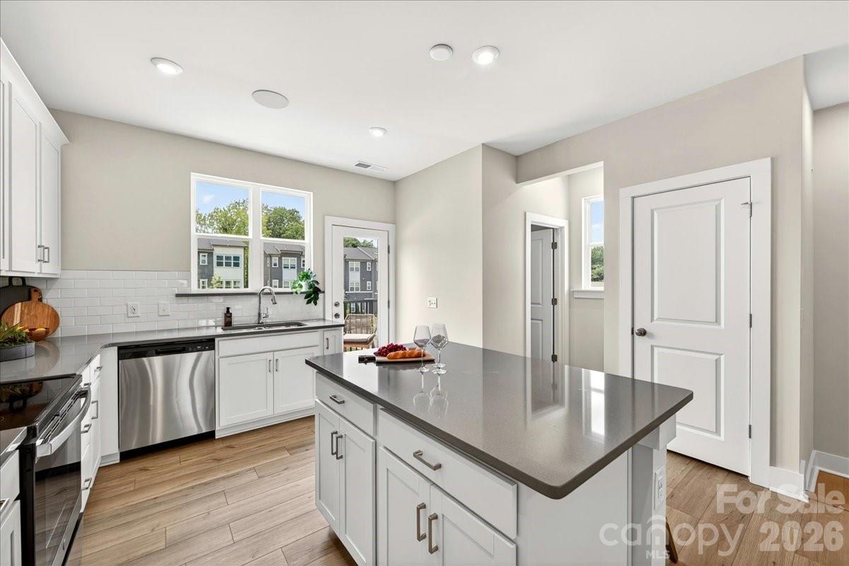 4032 Canvas Court — Charlotte