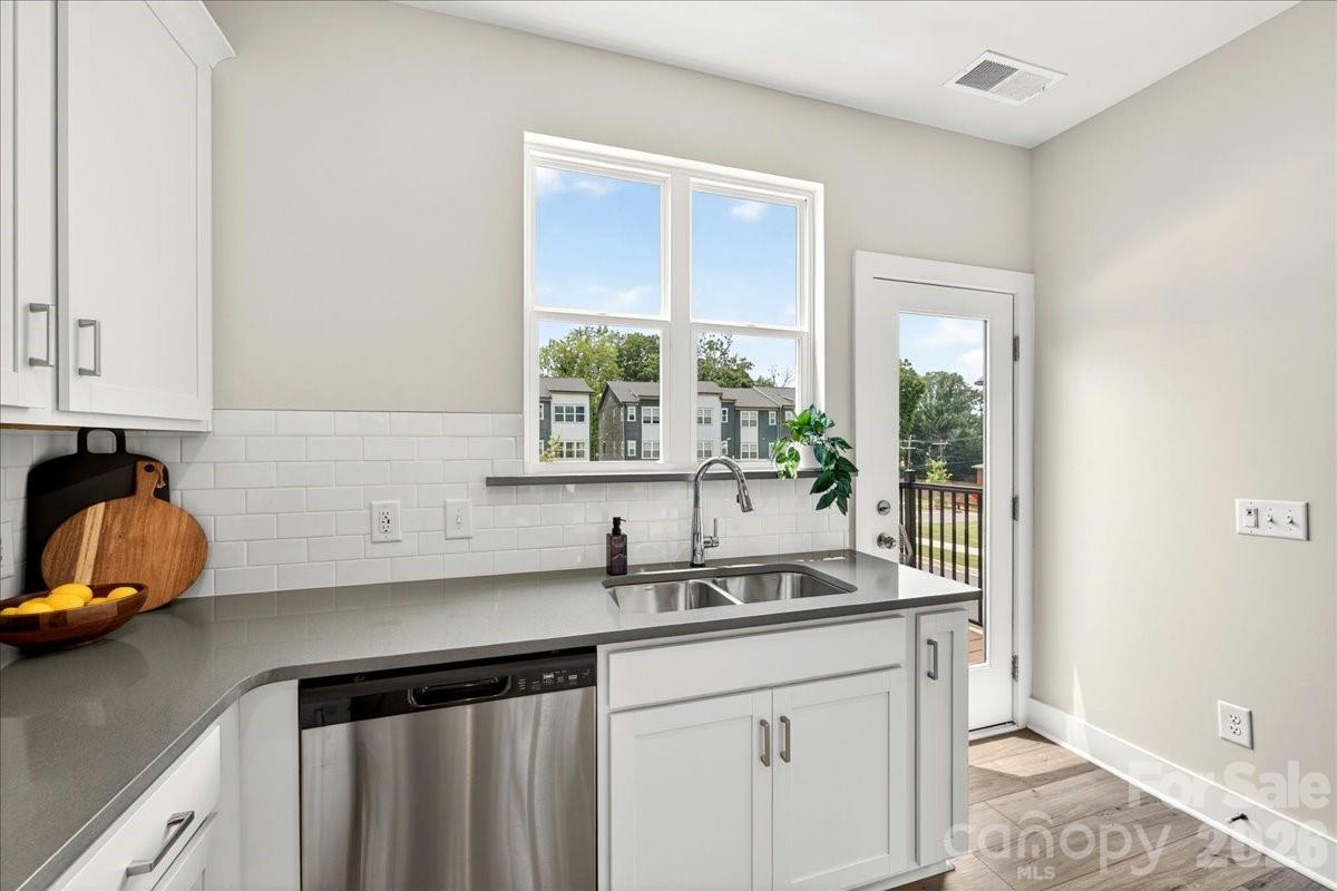 4032 Canvas Court — Charlotte
