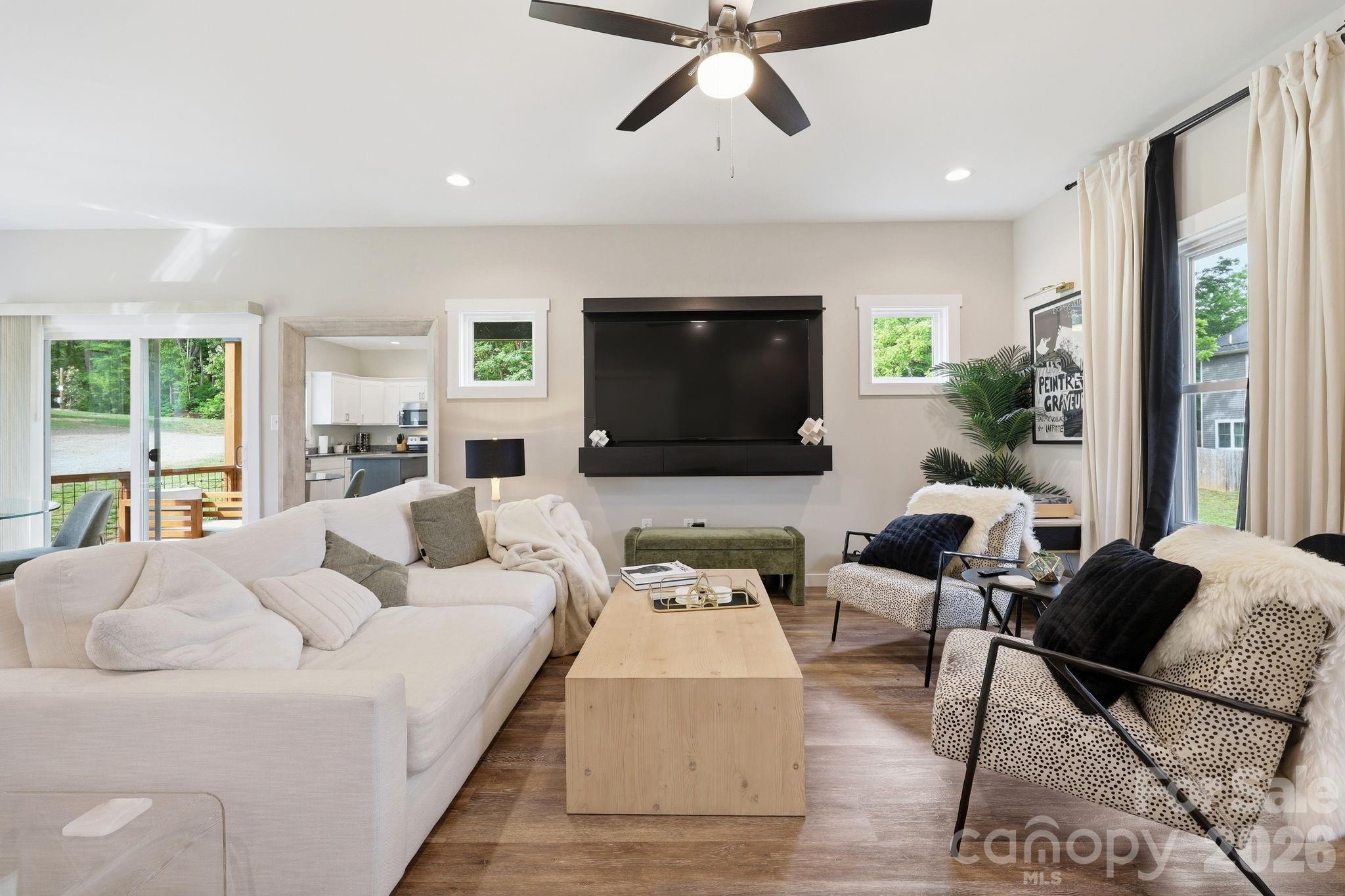 27 Ben Lippen Road — Asheville