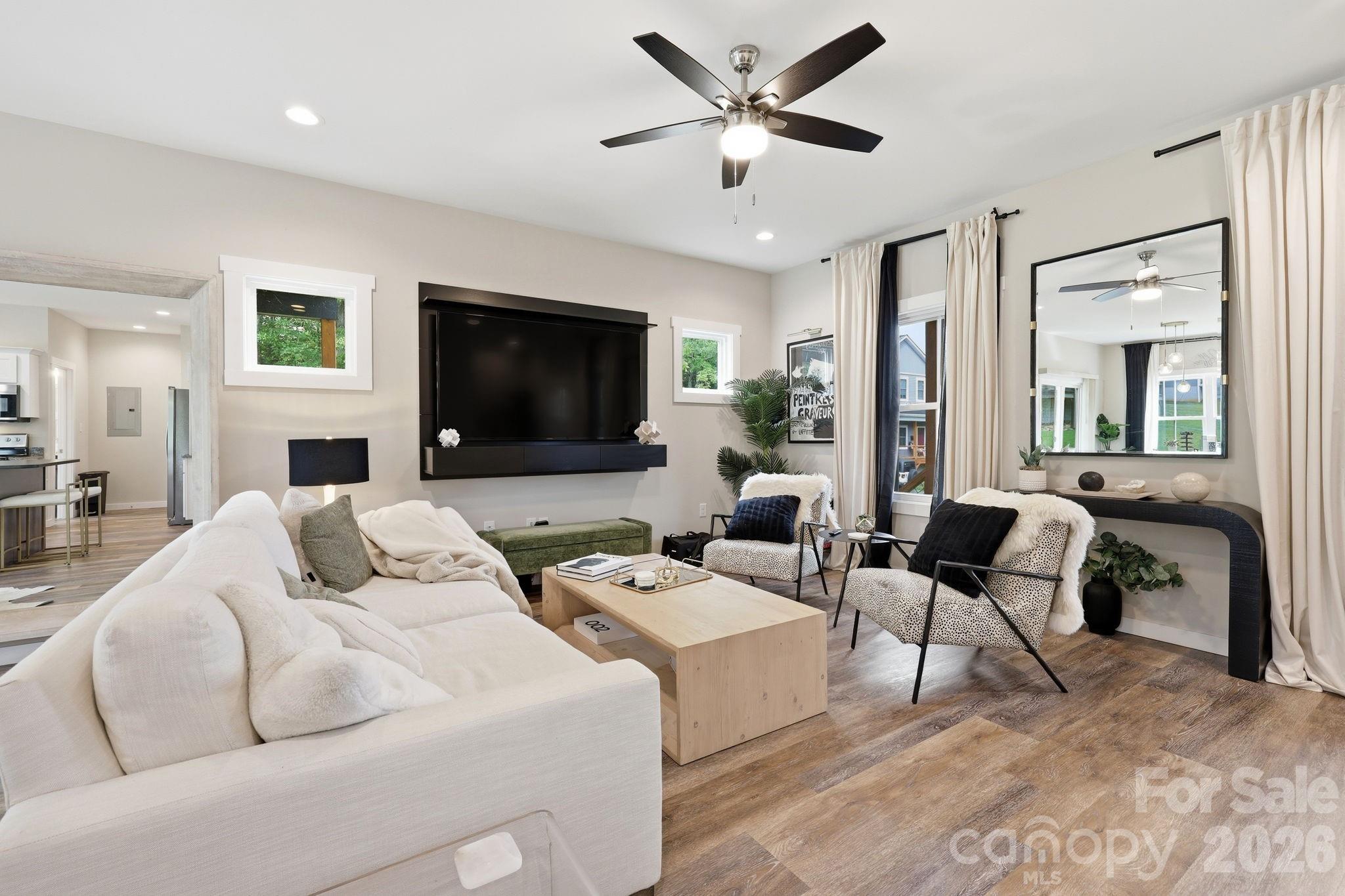27 Ben Lippen Road — Asheville