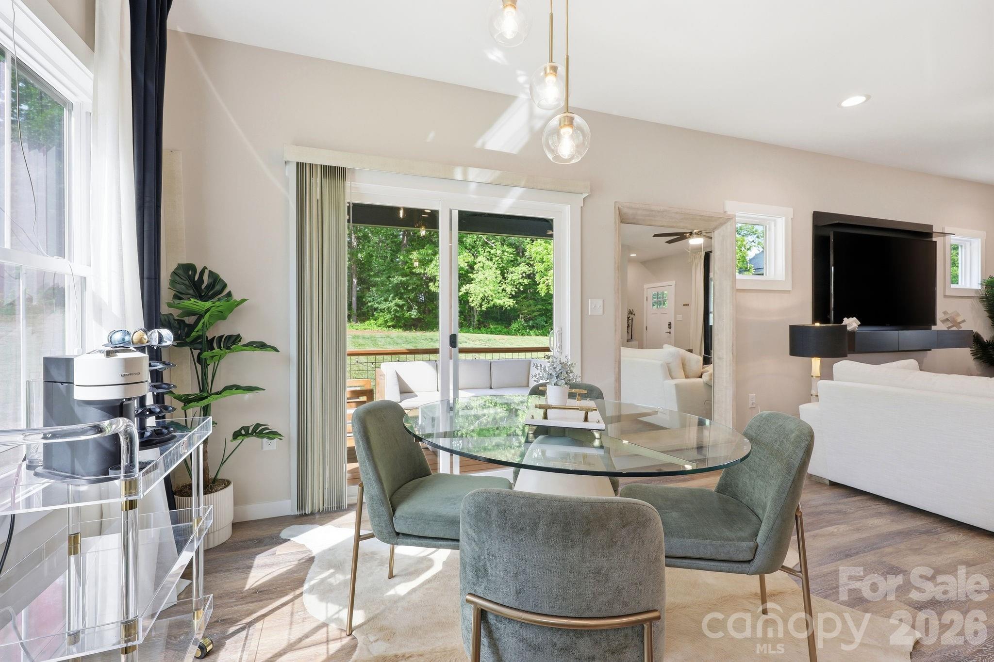 27 Ben Lippen Road — Asheville