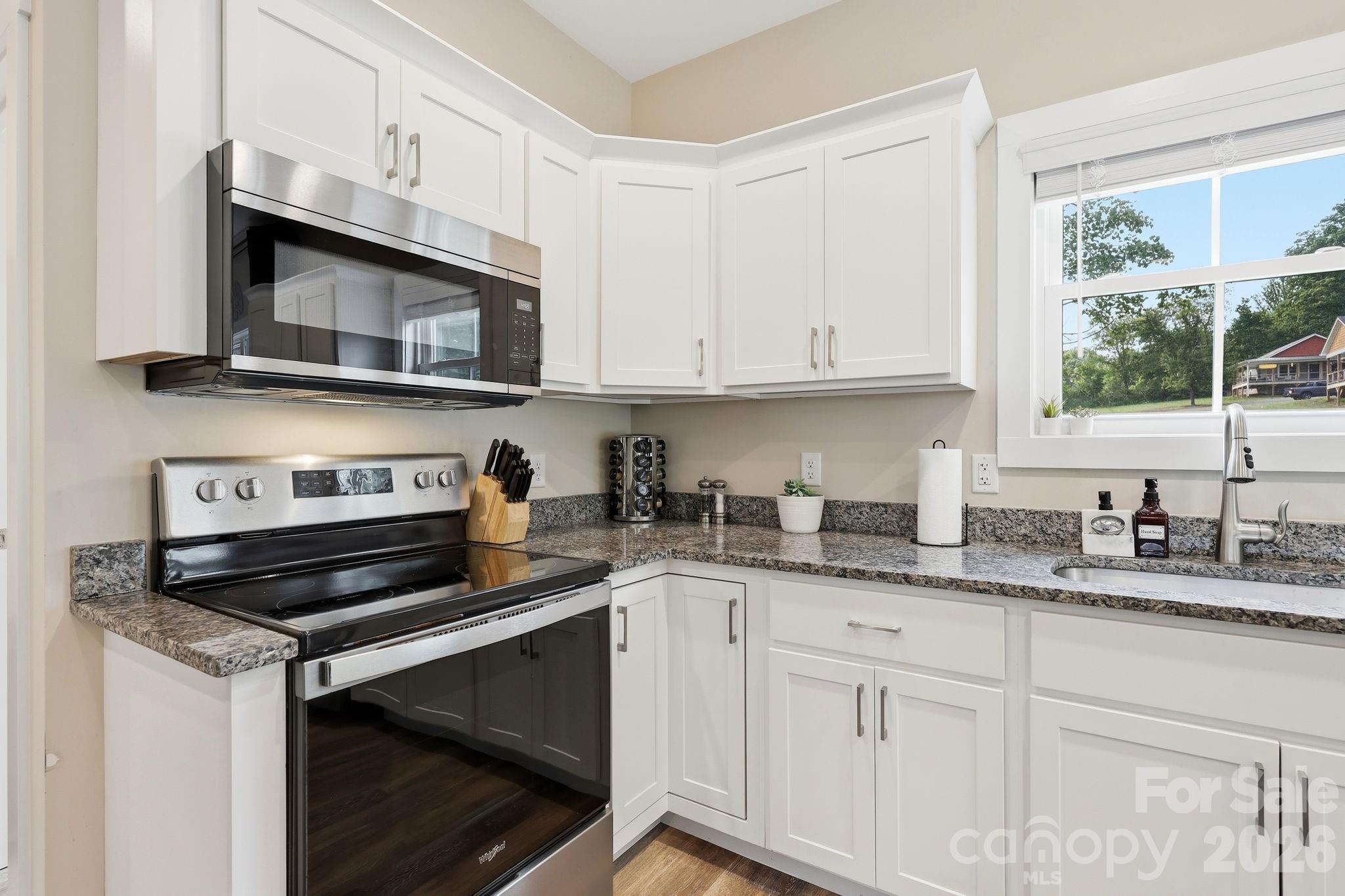 27 Ben Lippen Road — Asheville