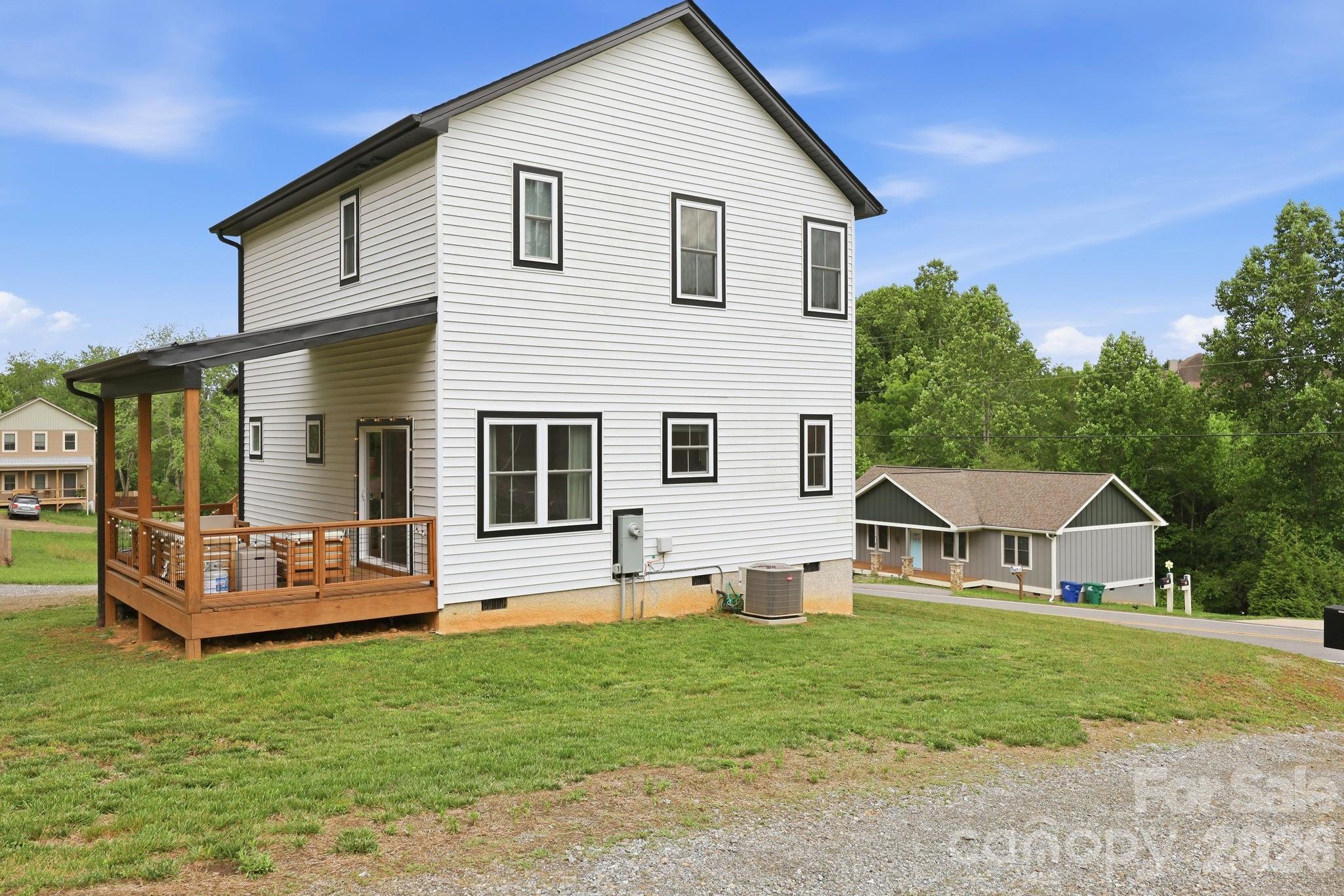 27 Ben Lippen Road — Asheville