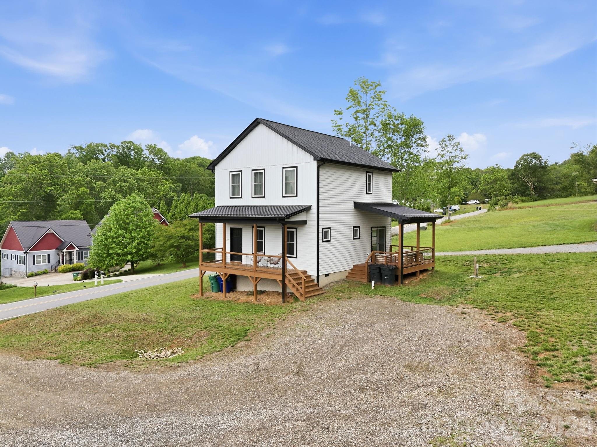27 Ben Lippen Road — Asheville