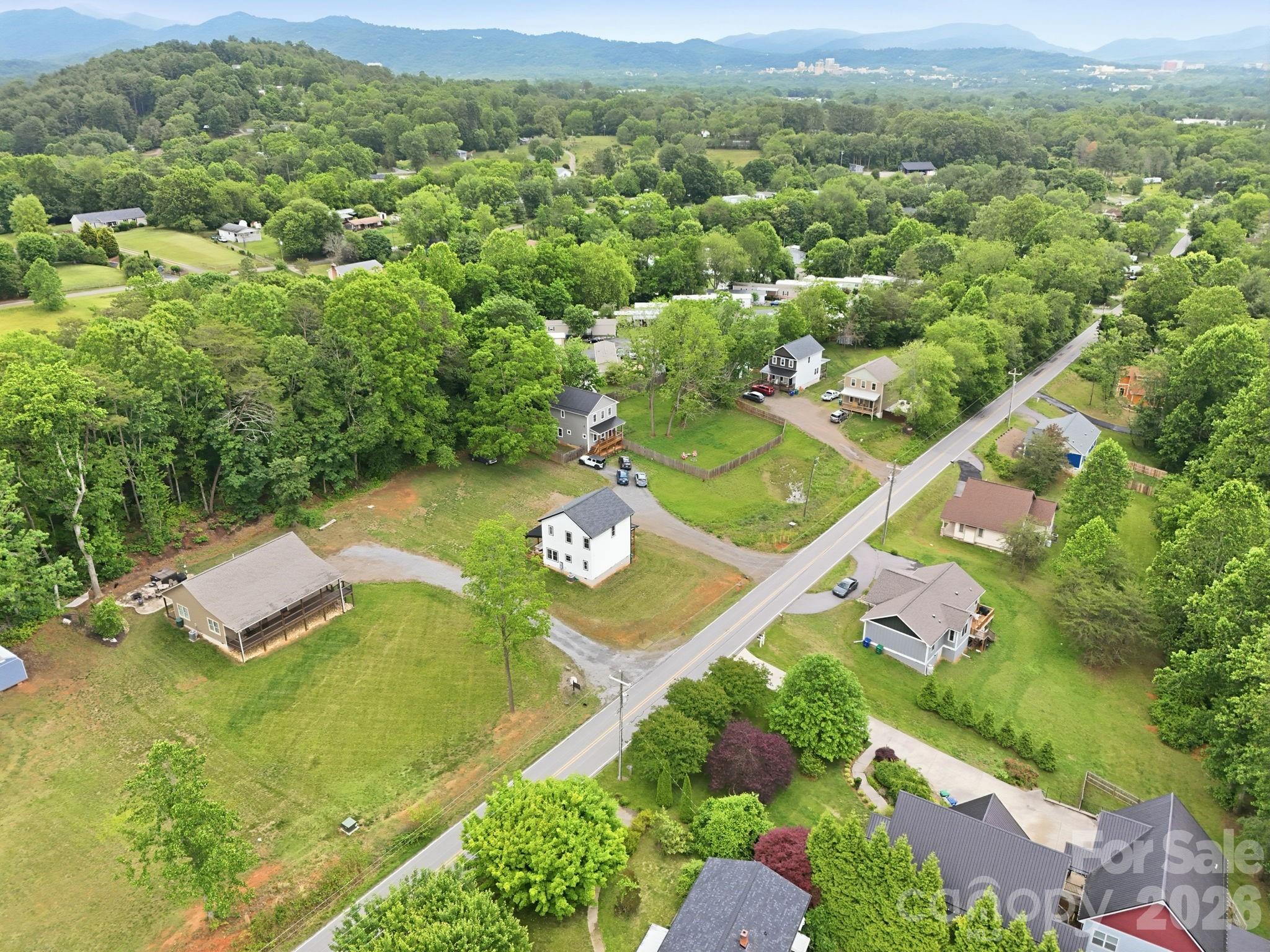 27 Ben Lippen Road — Asheville