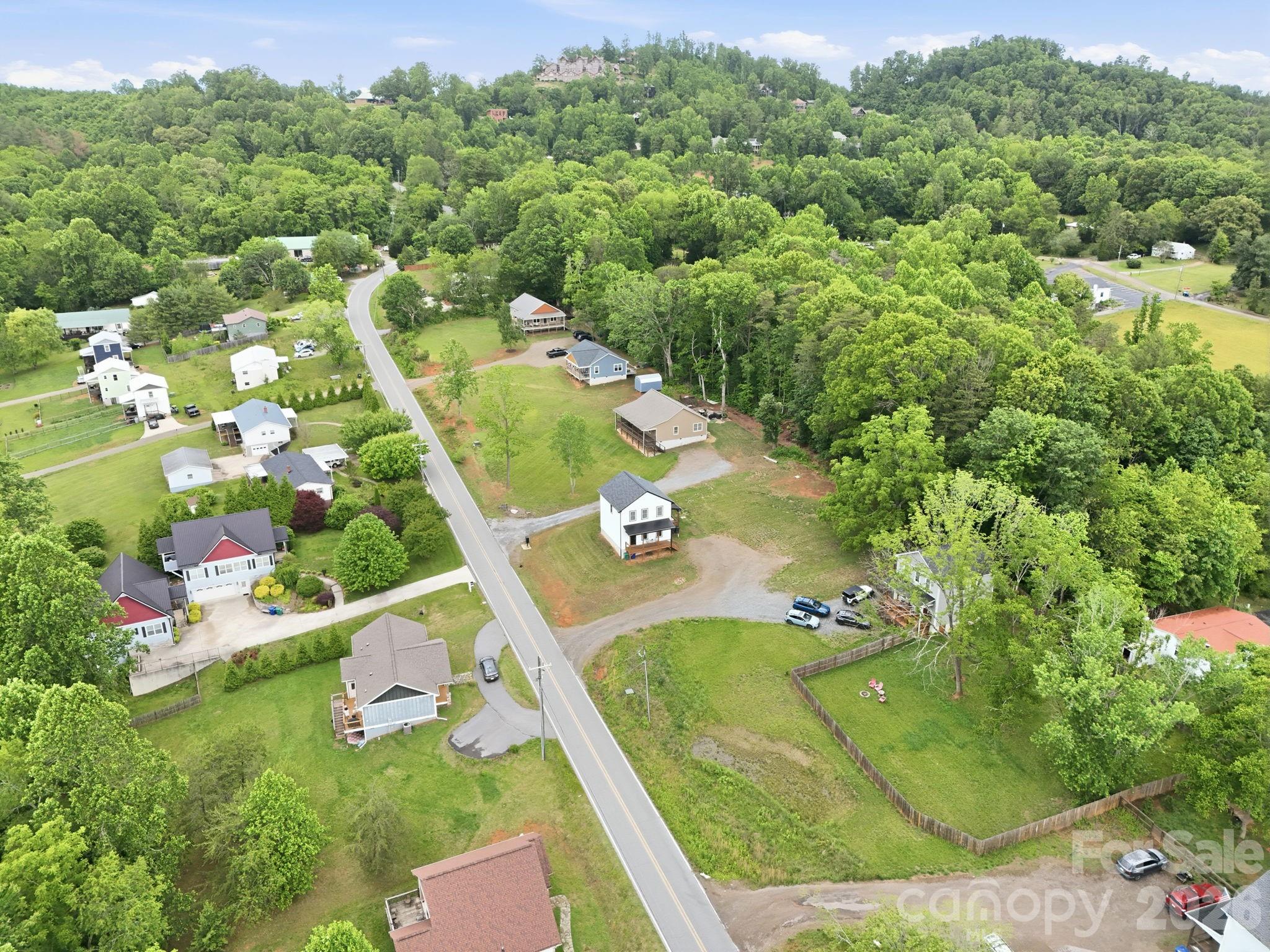 27 Ben Lippen Road — Asheville