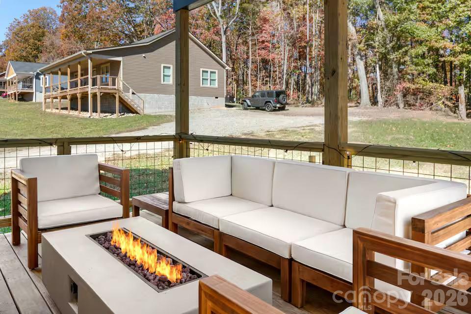 27 Ben Lippen Road — Asheville
