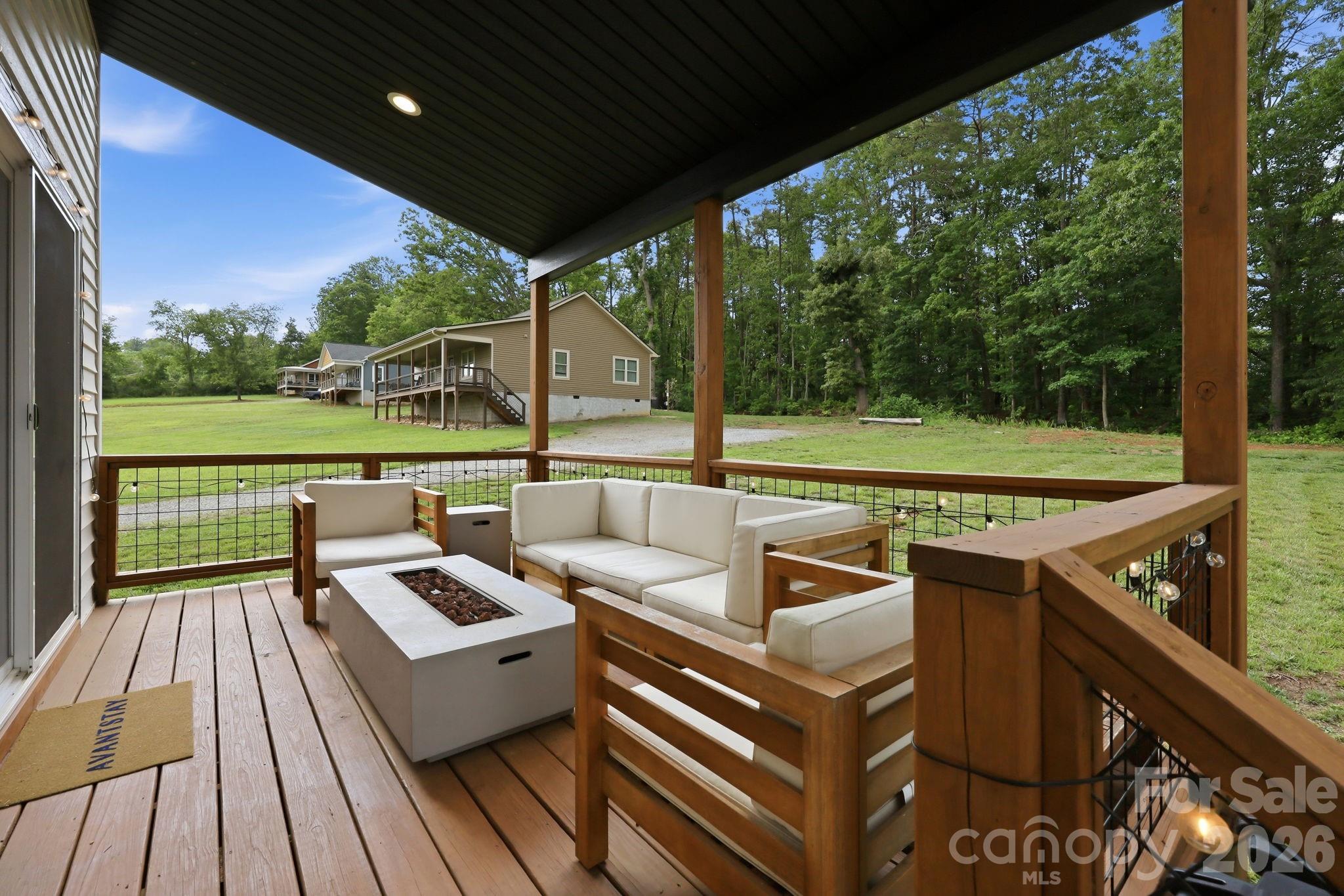 27 Ben Lippen Road — Asheville
