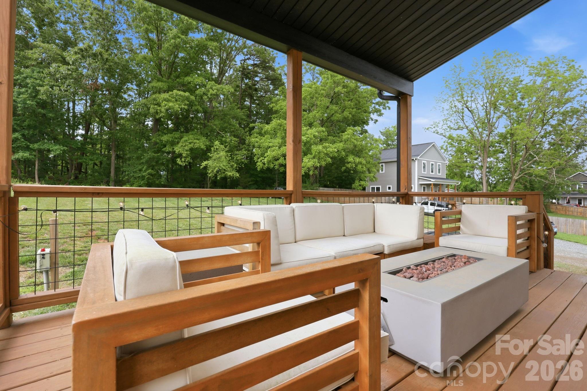 27 Ben Lippen Road — Asheville