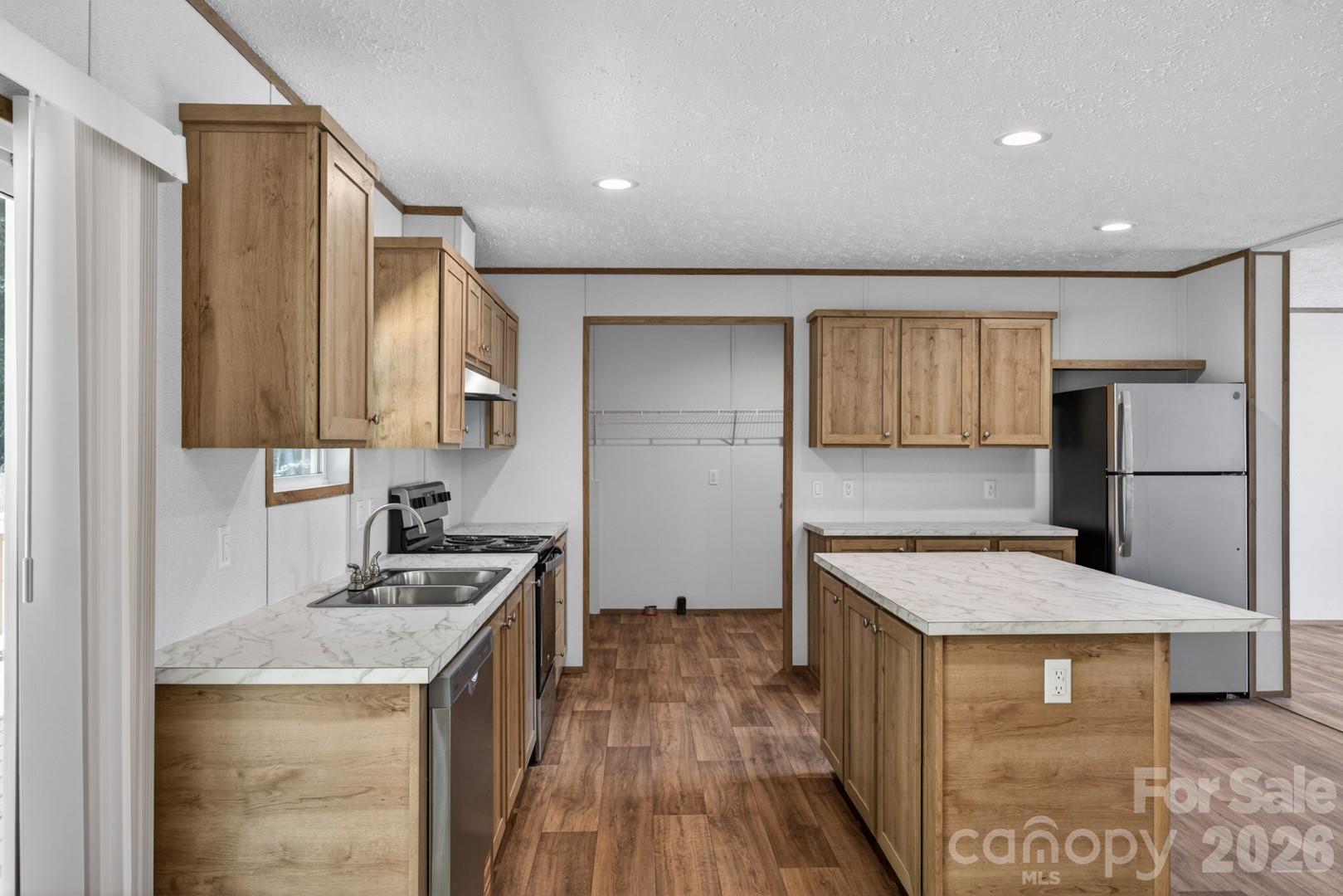 245 Harvick Lane — Lexington