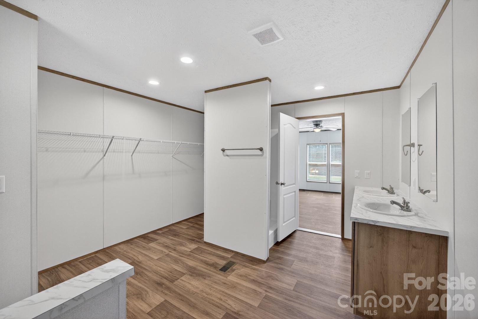 245 Harvick Lane — Lexington
