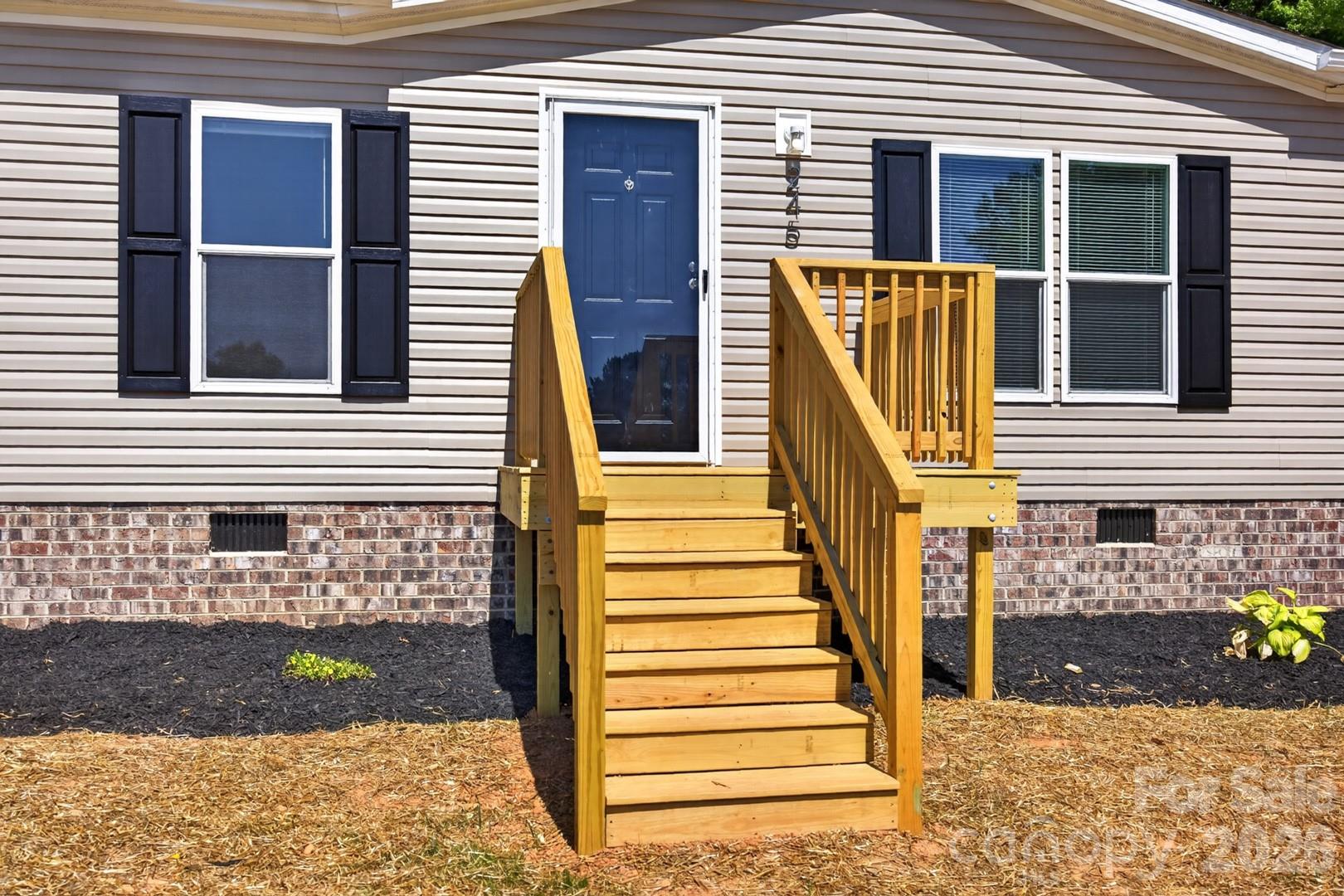 245 Harvick Lane — Lexington