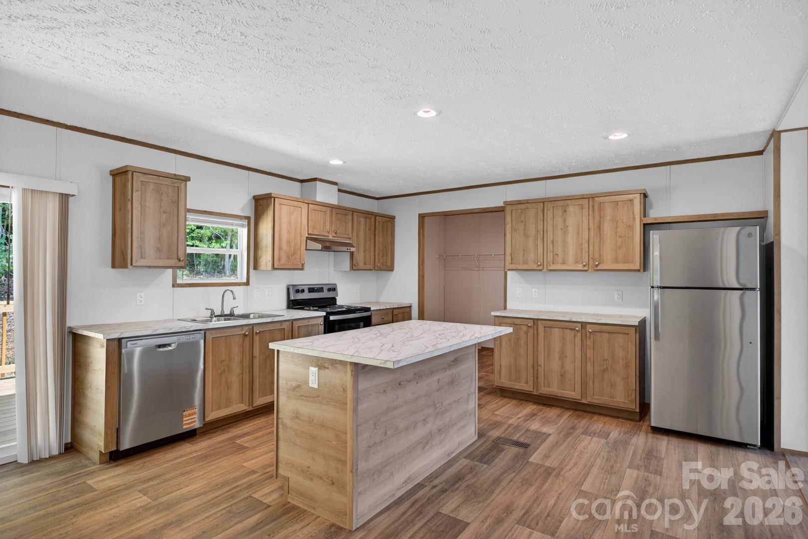 245 Harvick Lane — Lexington