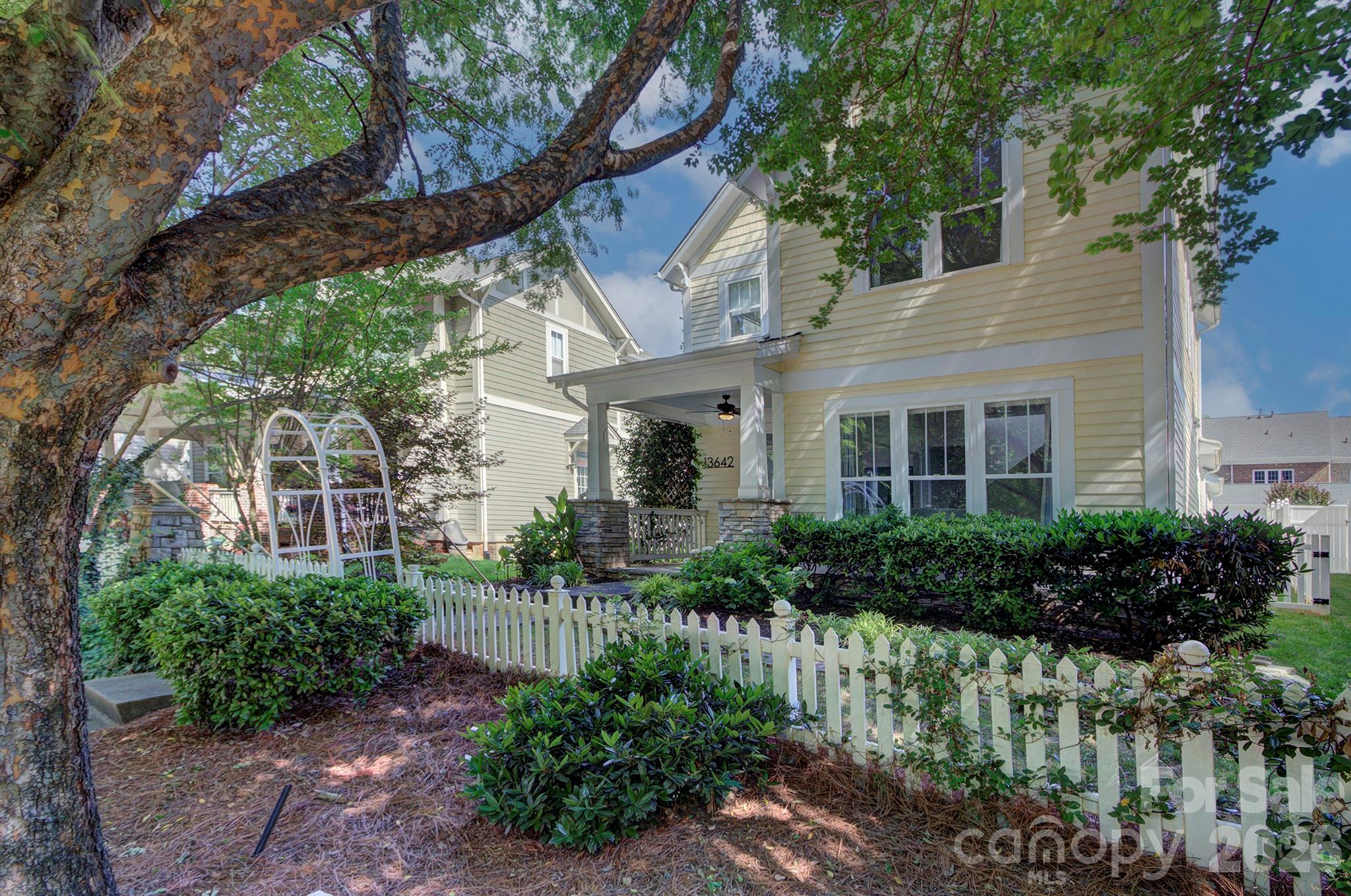 13642 Stumptown Road — Huntersville