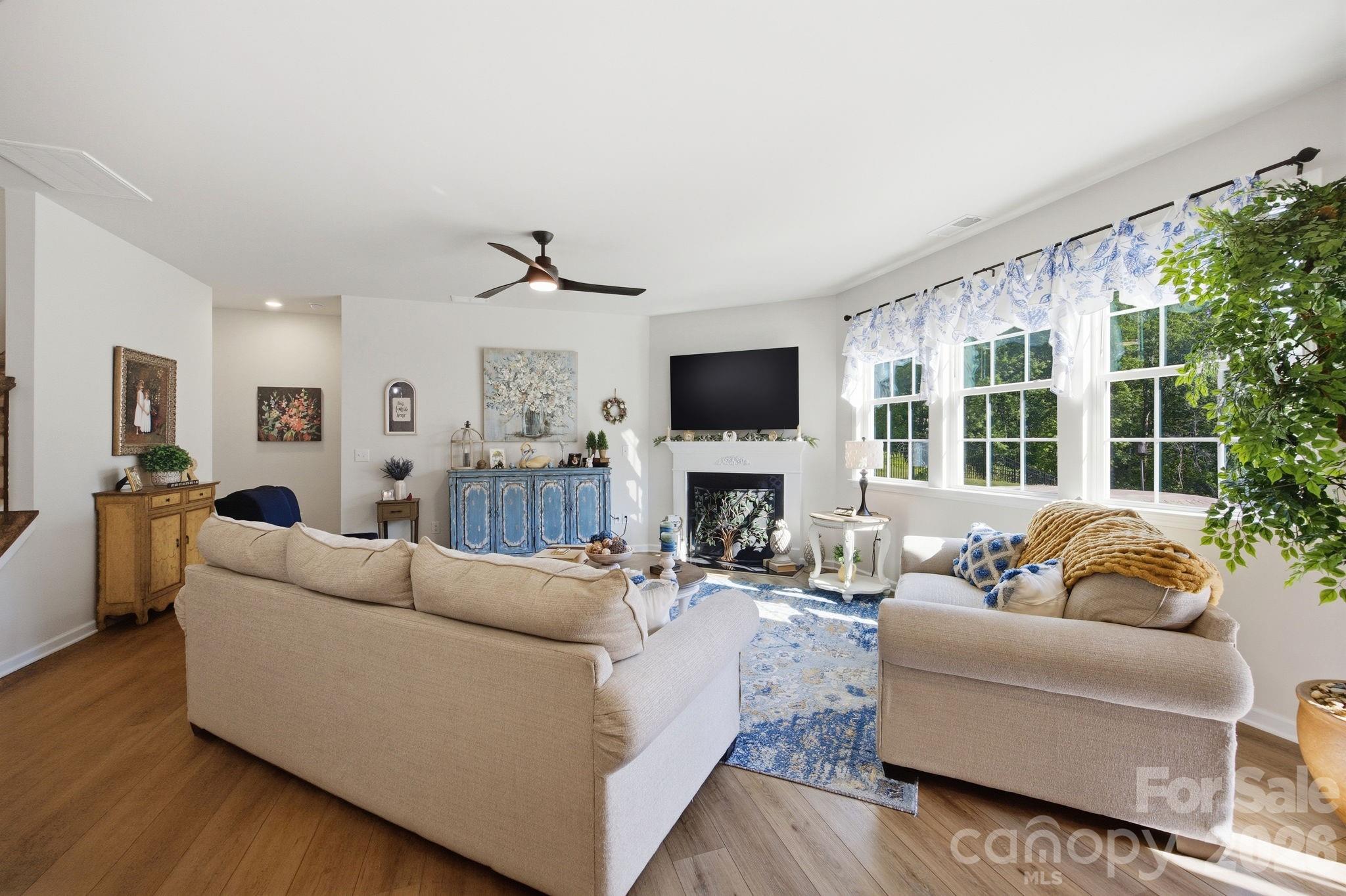 5688 Newton Way — Maiden