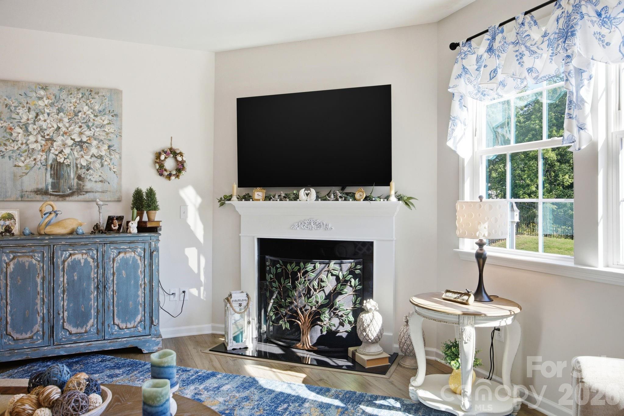 5688 Newton Way — Maiden