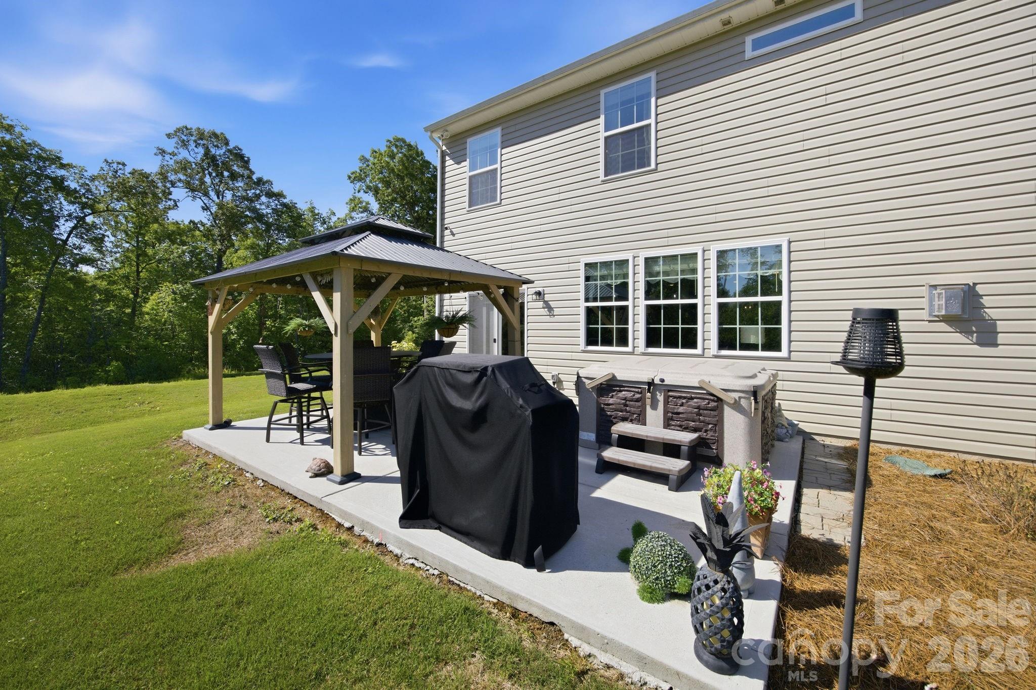 5688 Newton Way — Maiden