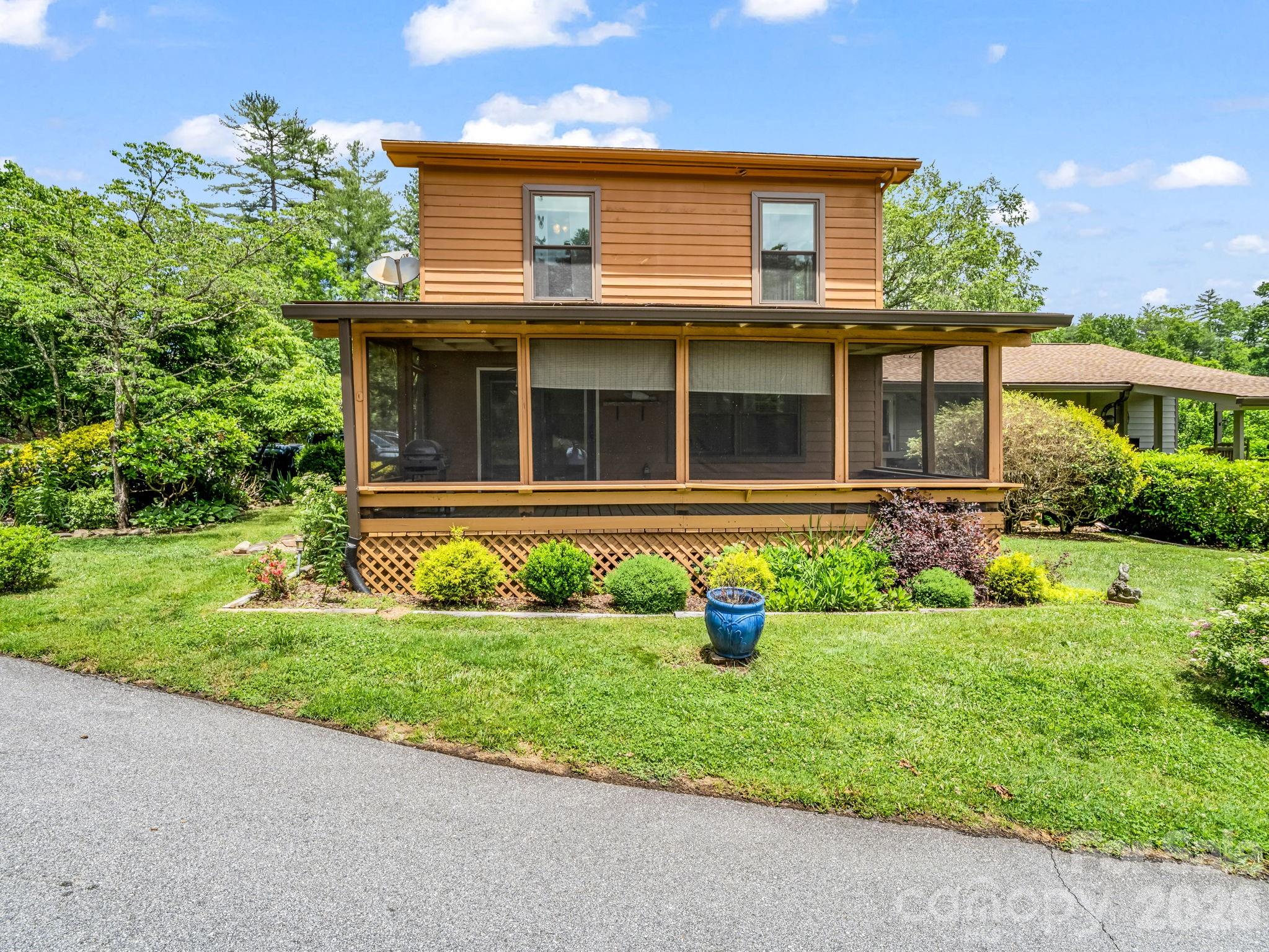 117 Willow Way — Hendersonville