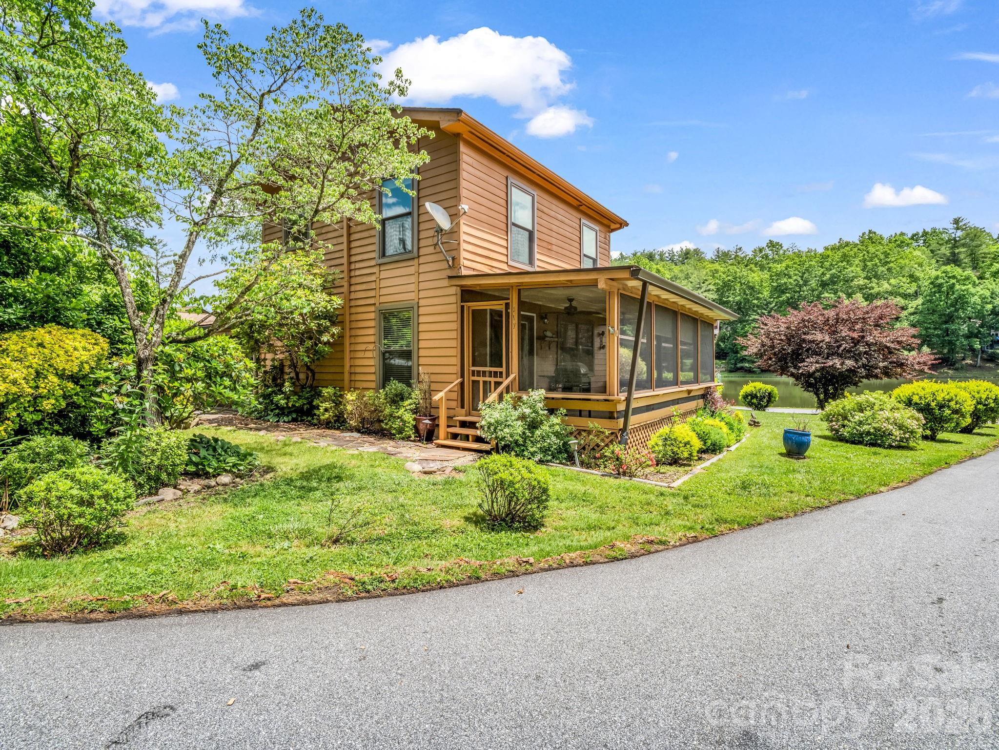 117 Willow Way — Hendersonville