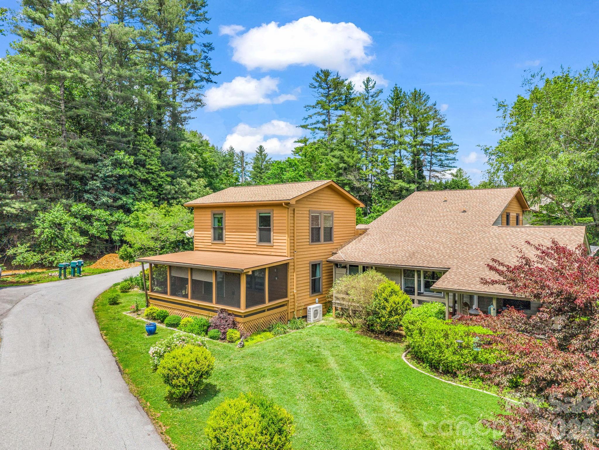 117 Willow Way — Hendersonville