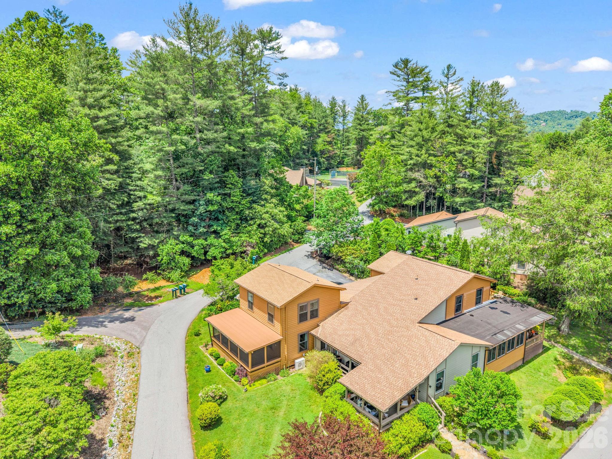 117 Willow Way — Hendersonville