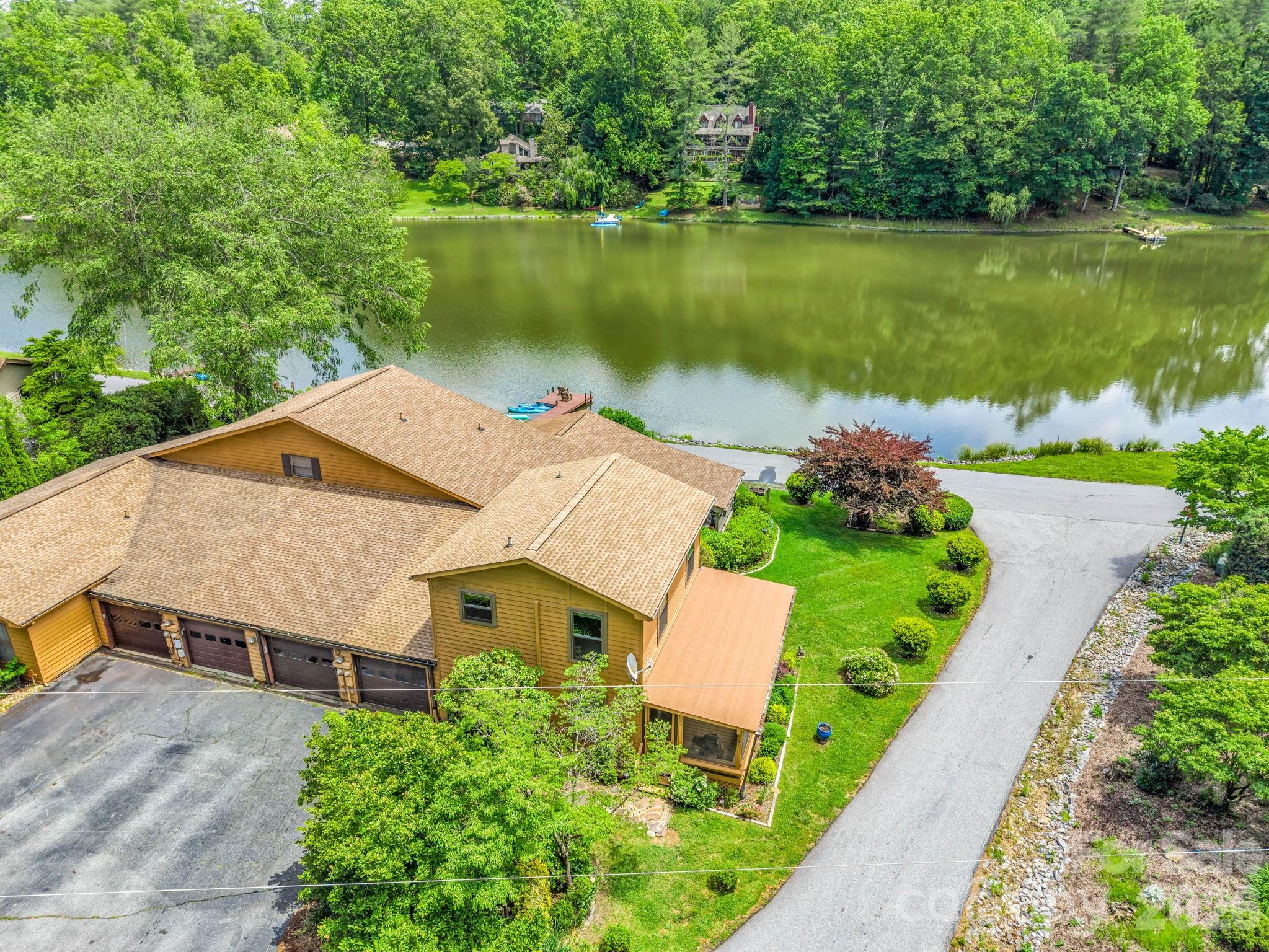 117 Willow Way — Hendersonville