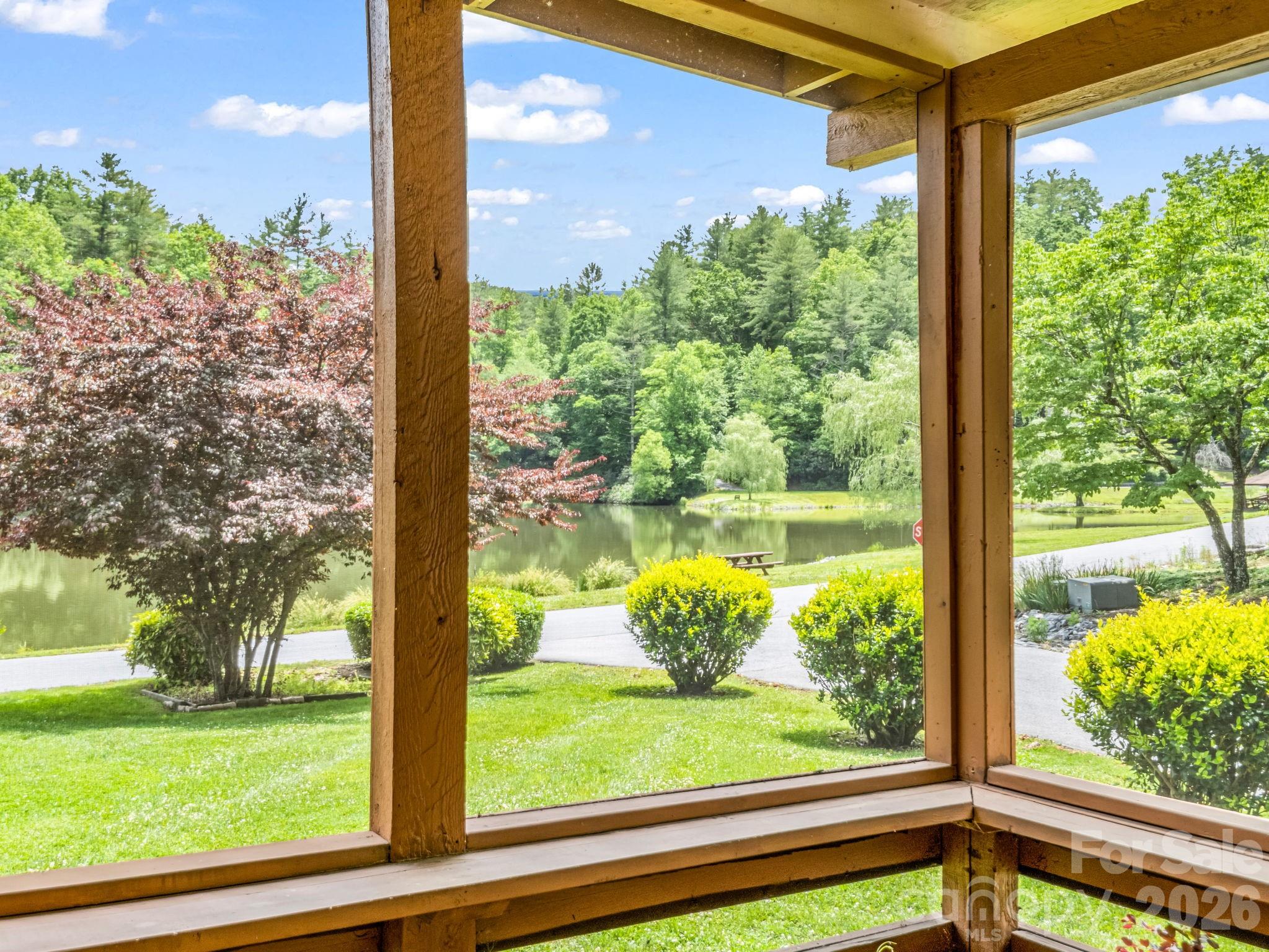 117 Willow Way — Hendersonville
