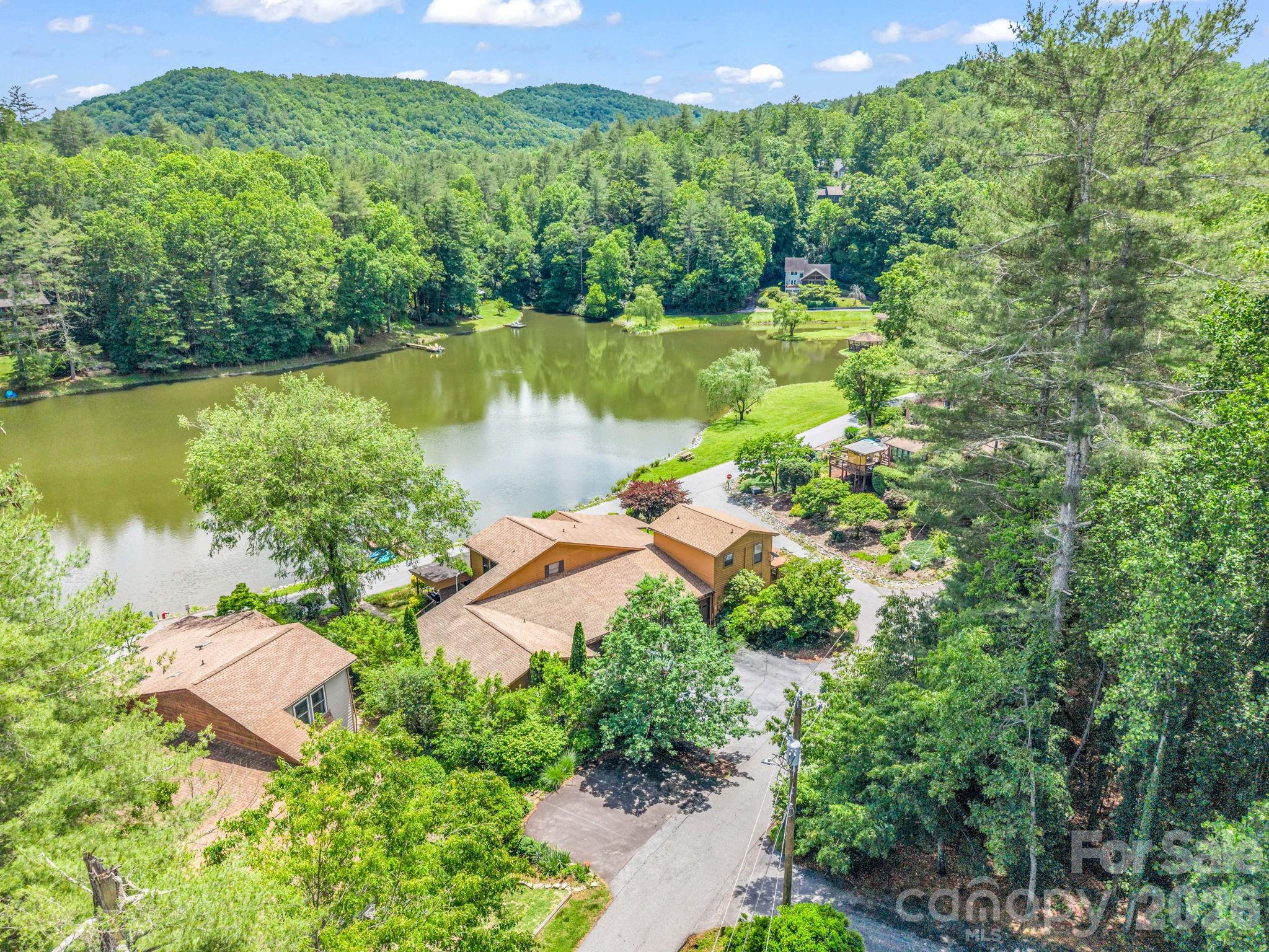 117 Willow Way — Hendersonville
