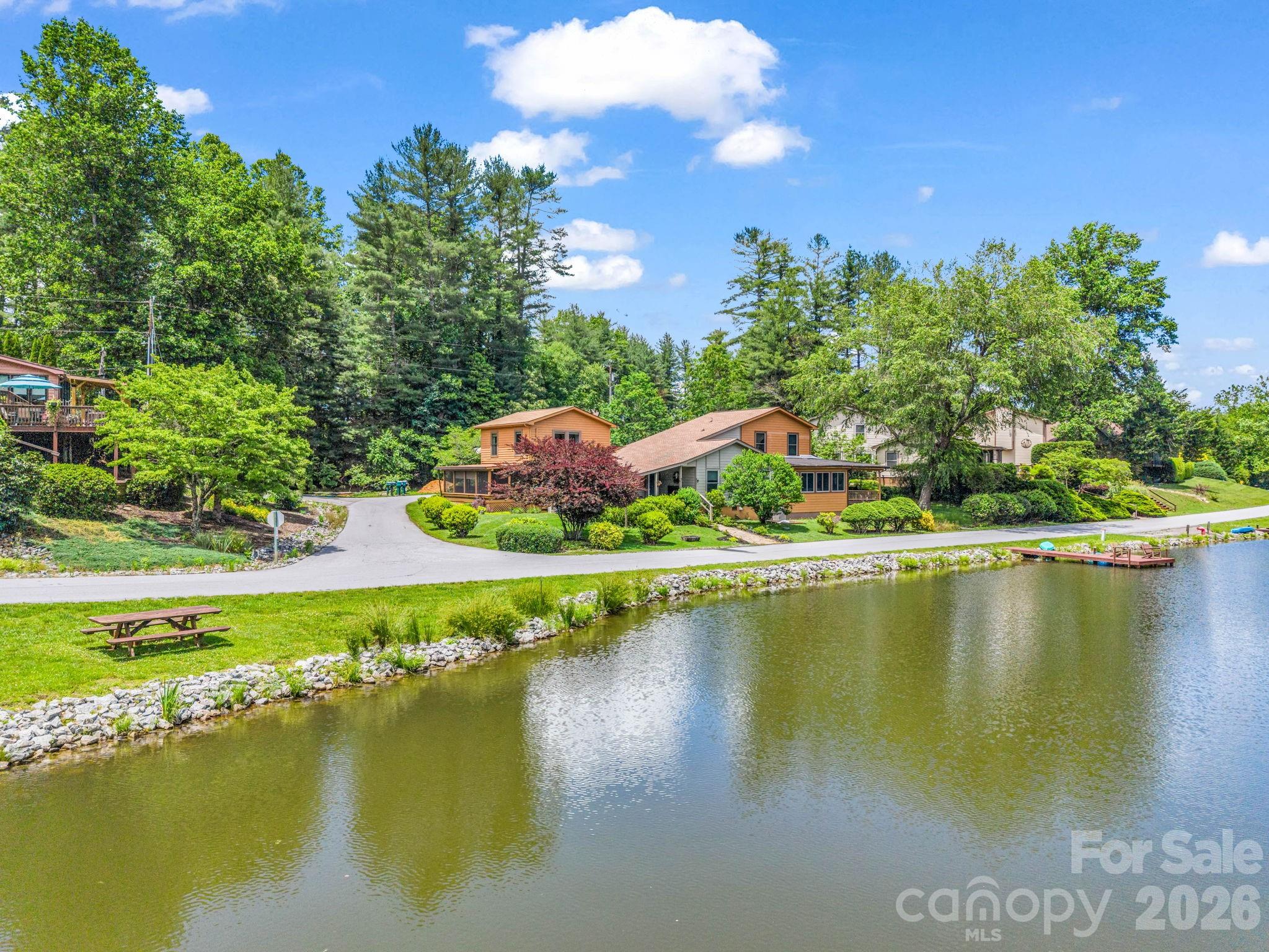 117 Willow Way — Hendersonville