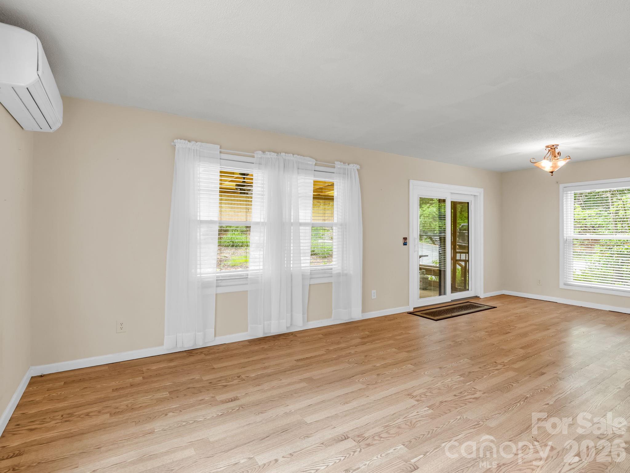 117 Willow Way — Hendersonville