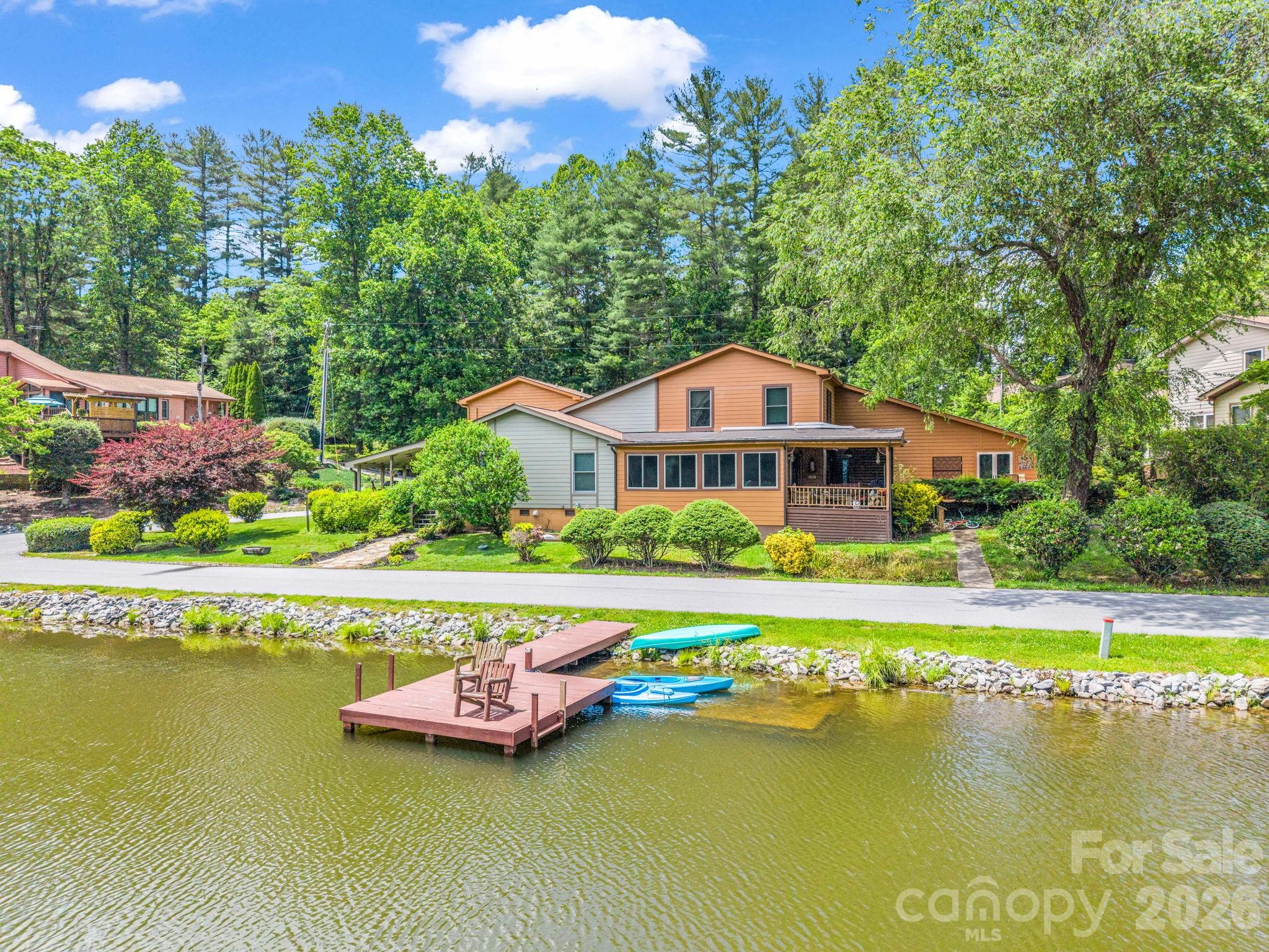 117 Willow Way — Hendersonville