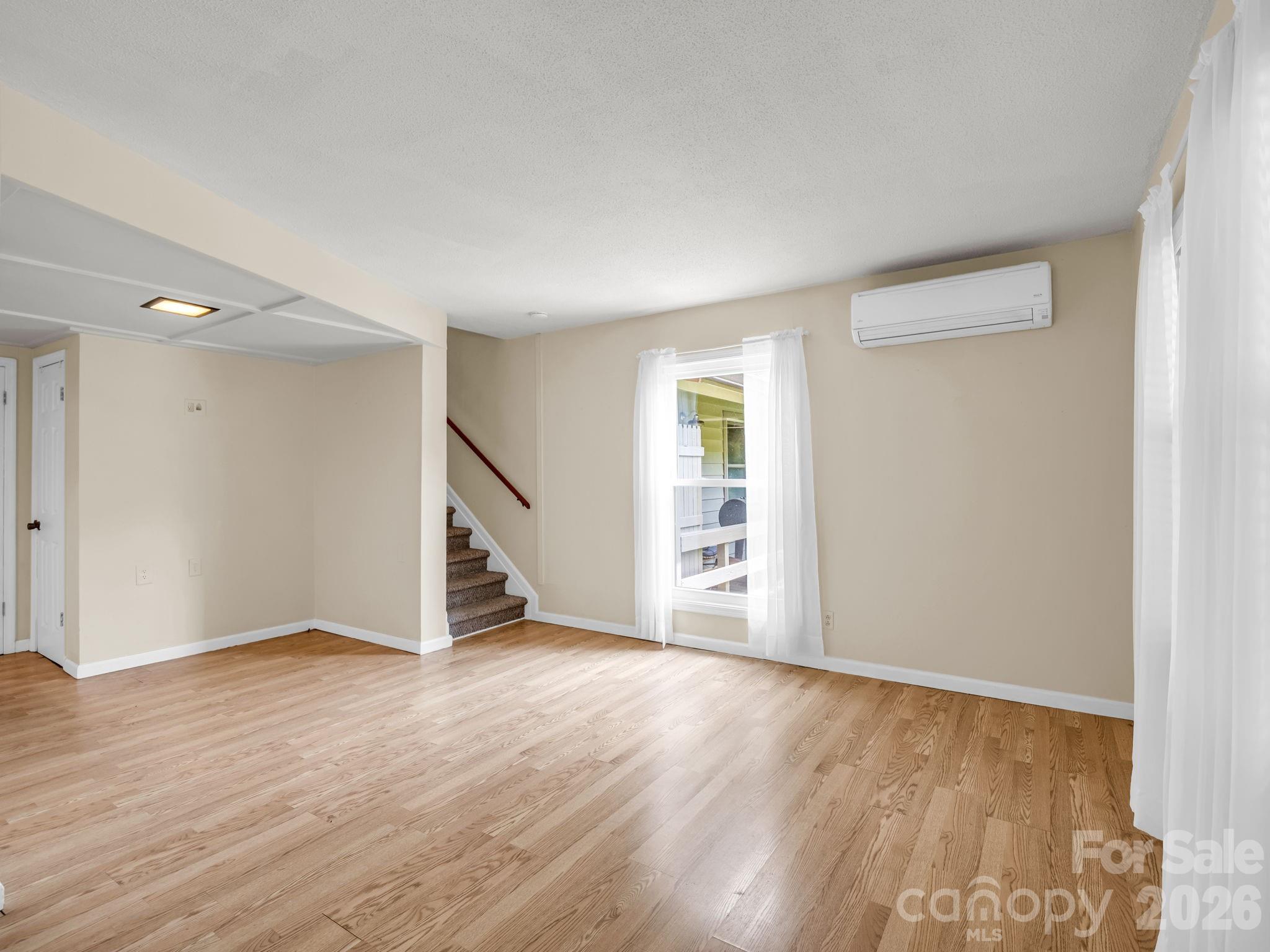117 Willow Way — Hendersonville