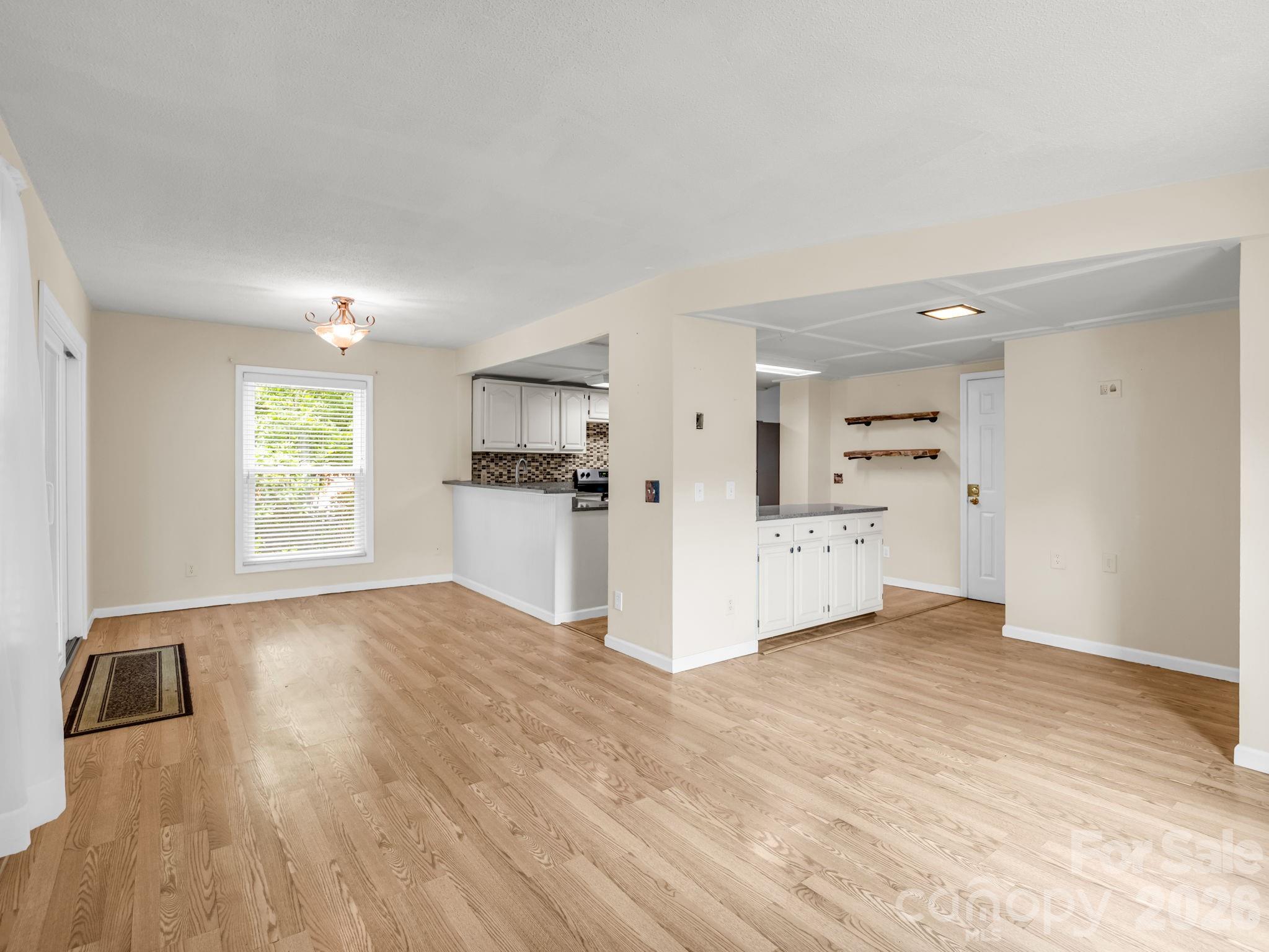 117 Willow Way — Hendersonville