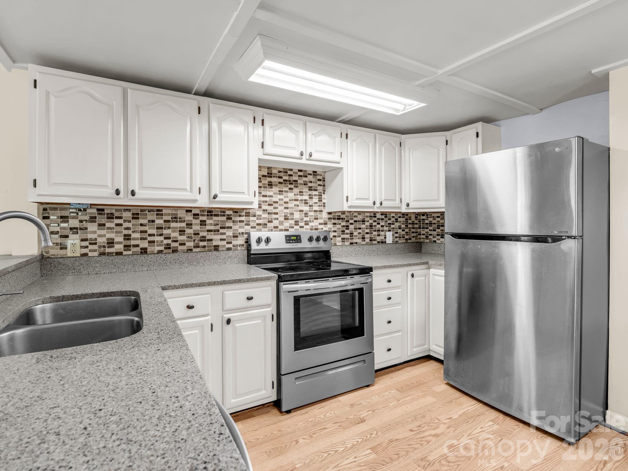 117 Willow Way — Hendersonville
