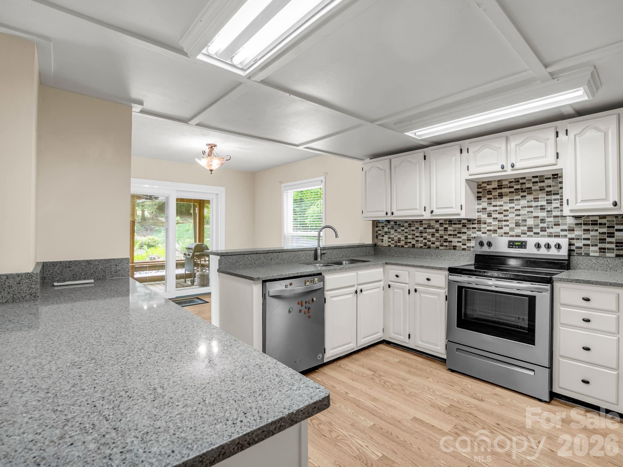 117 Willow Way — Hendersonville