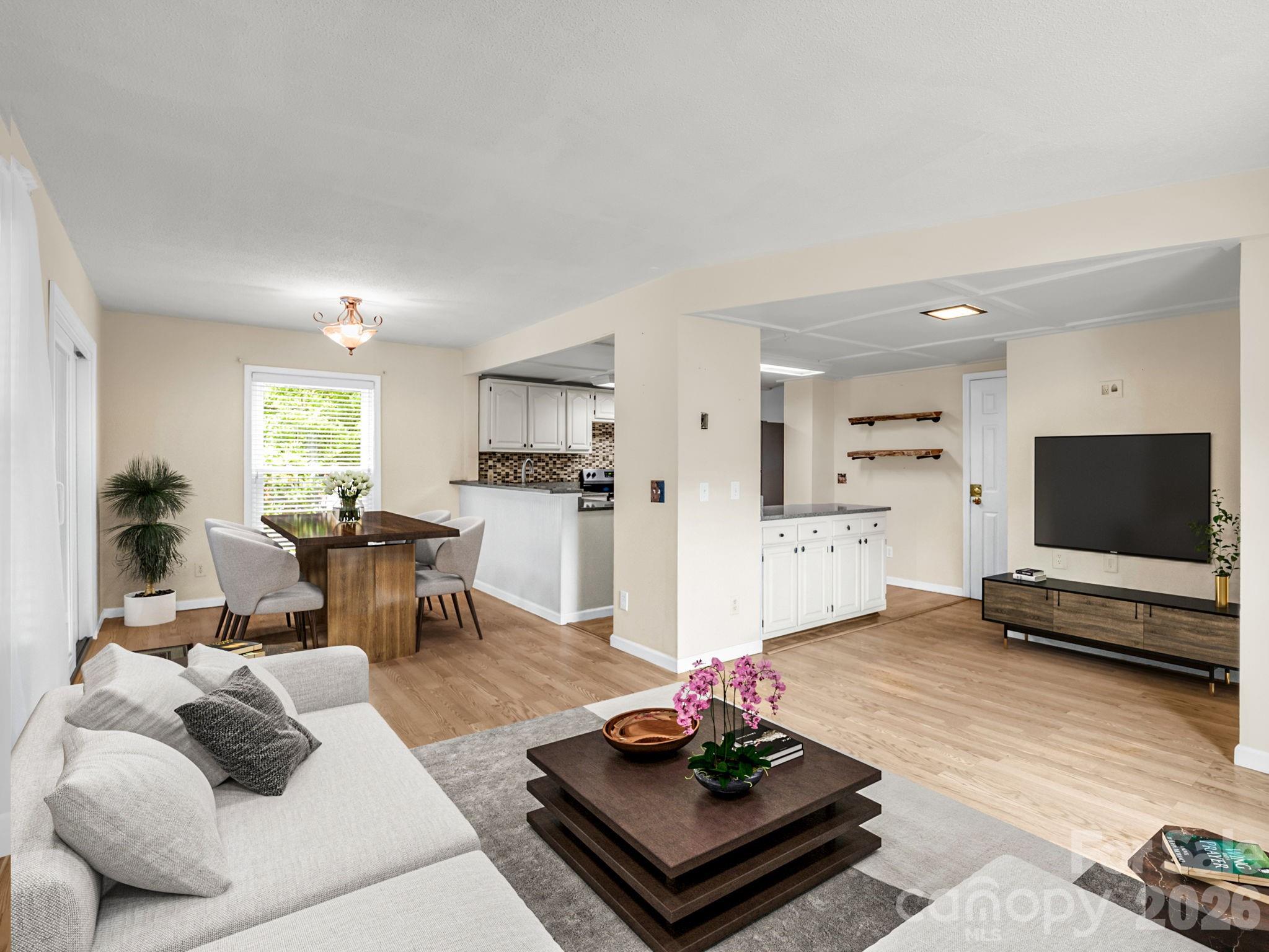 117 Willow Way — Hendersonville