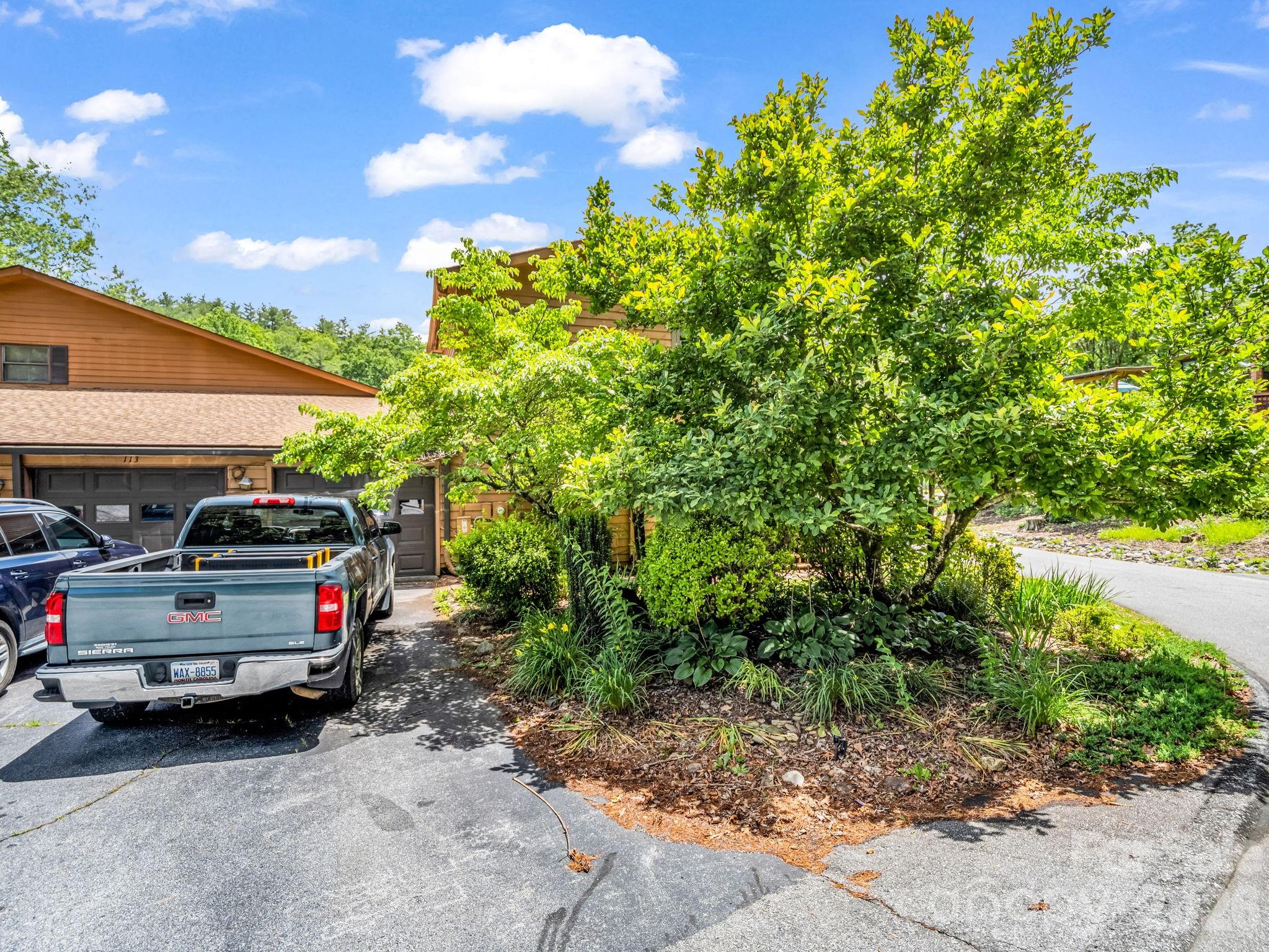 117 Willow Way — Hendersonville