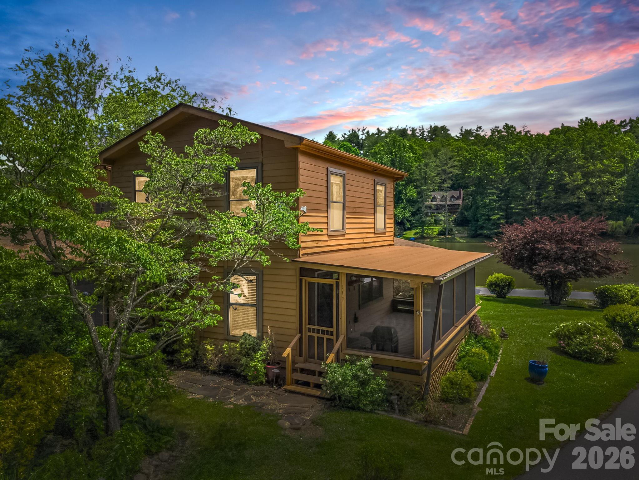 117 Willow Way — Hendersonville