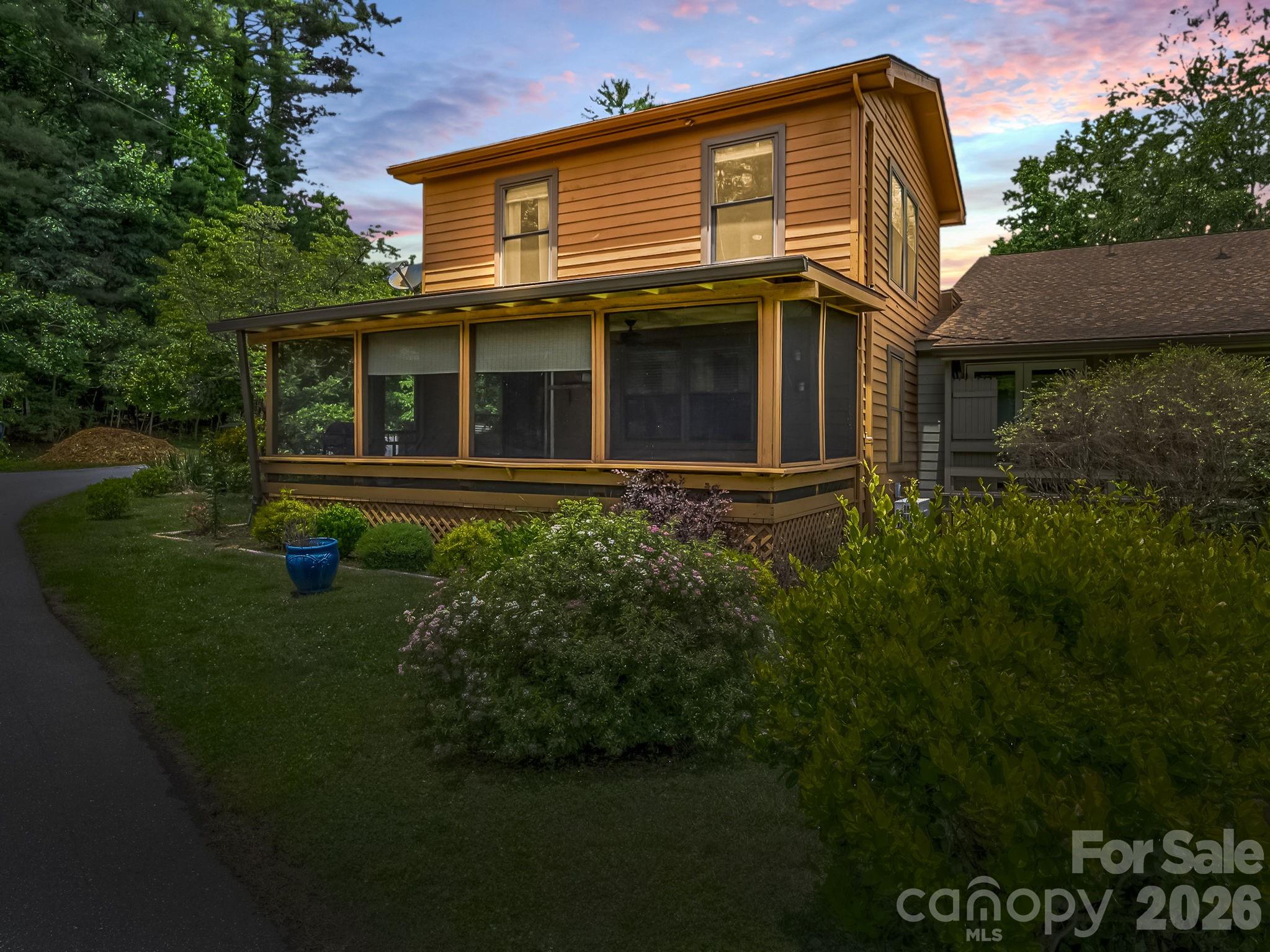 117 Willow Way — Hendersonville