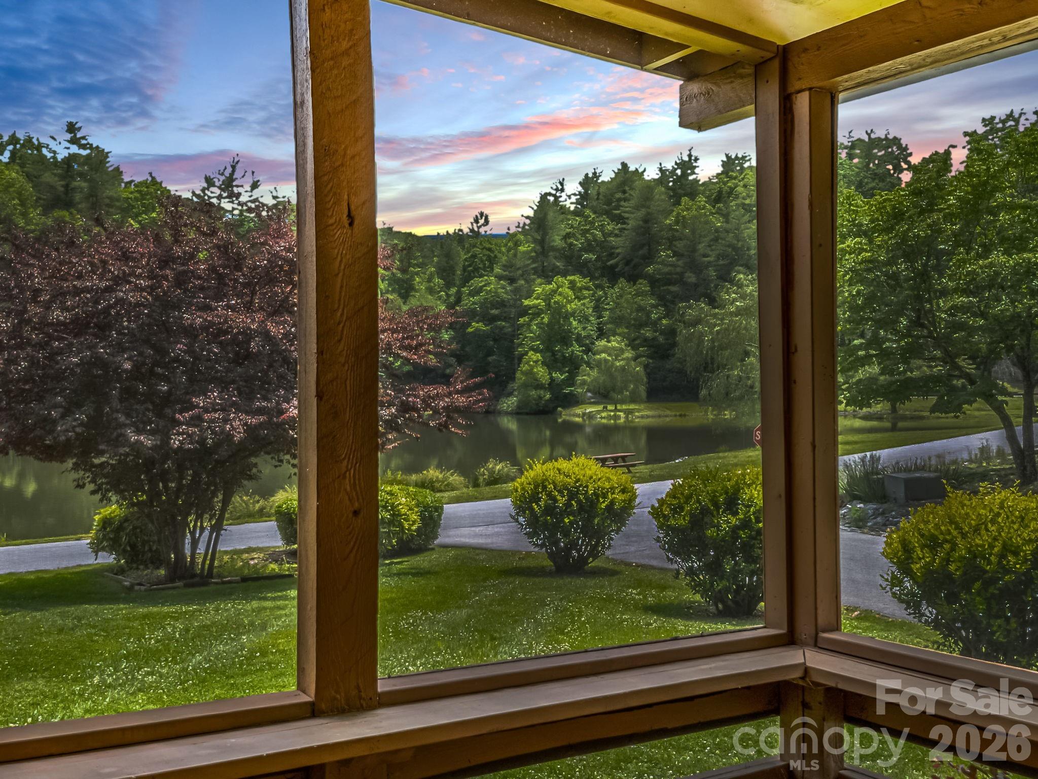 117 Willow Way — Hendersonville