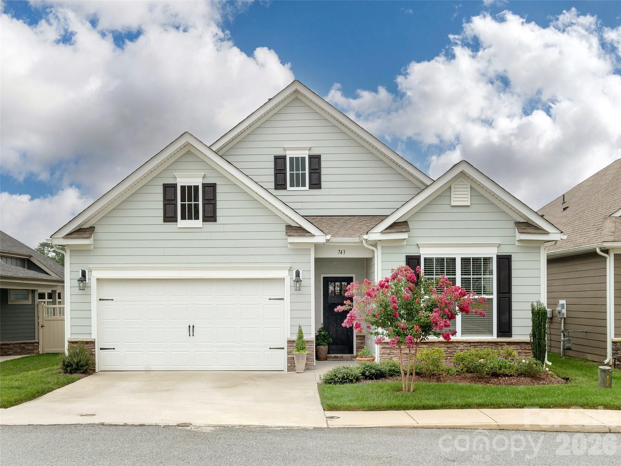 743 Summerfield Place — Flat Rock