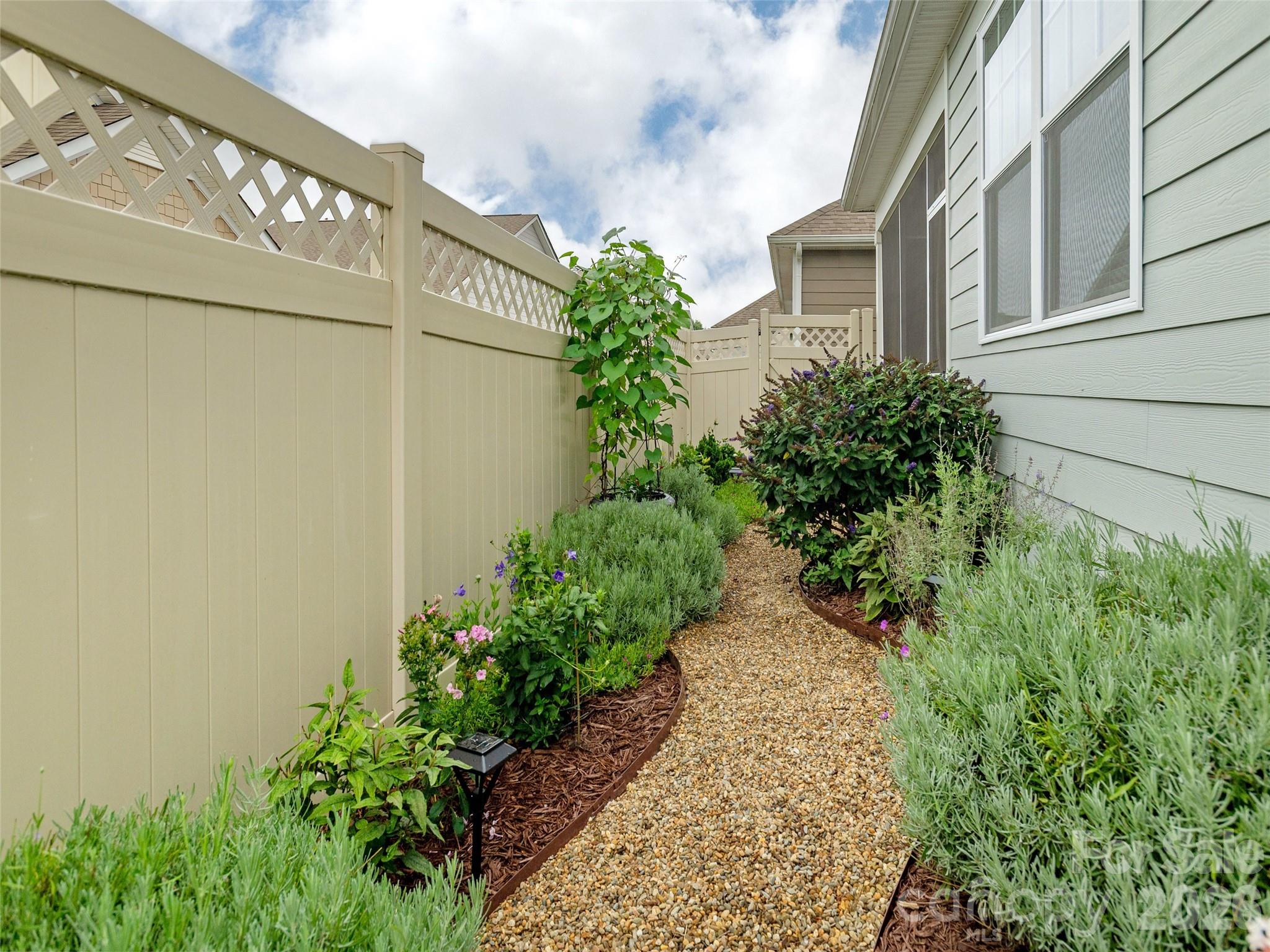 743 Summerfield Place — Flat Rock