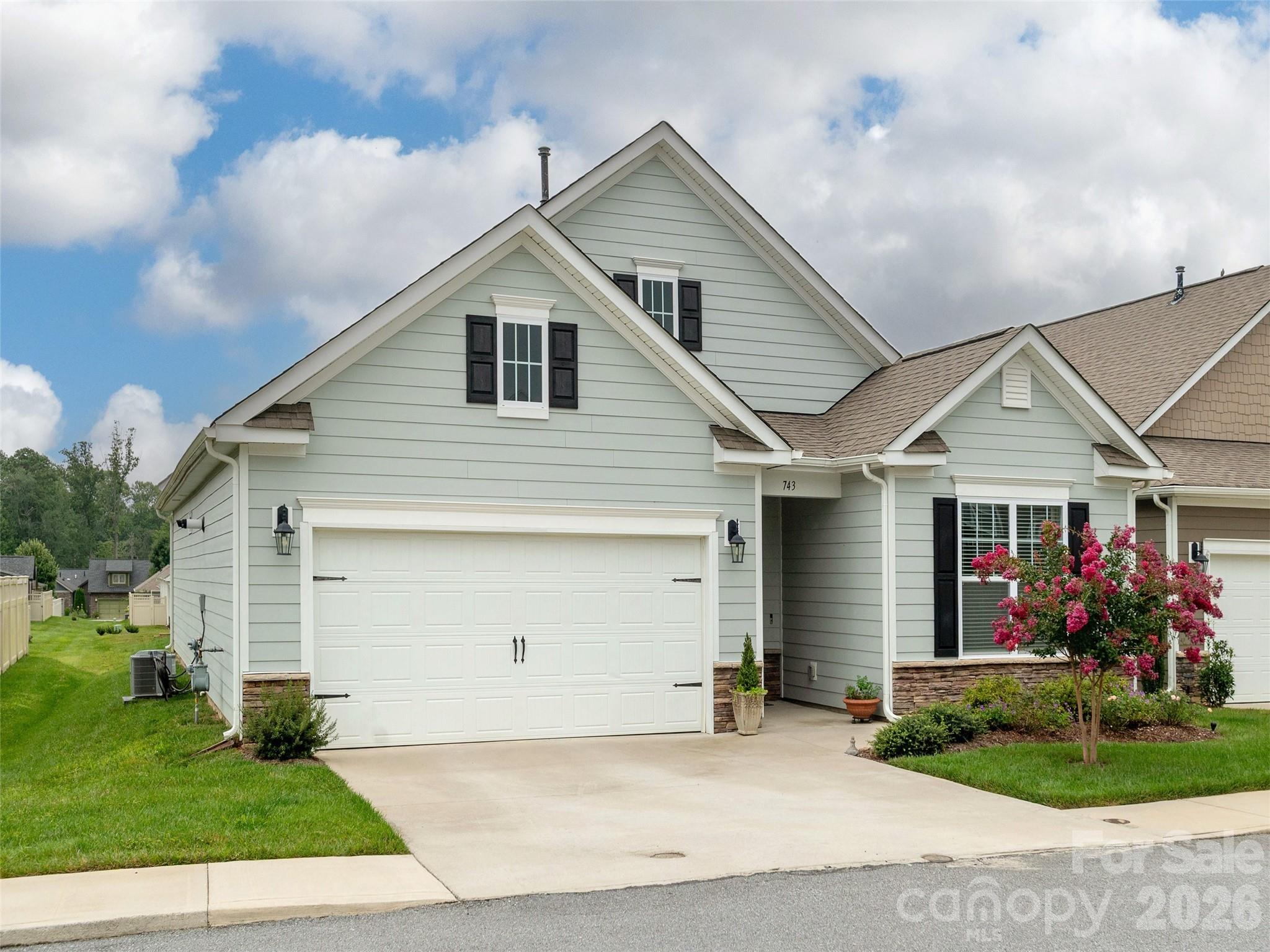 743 Summerfield Place — Flat Rock