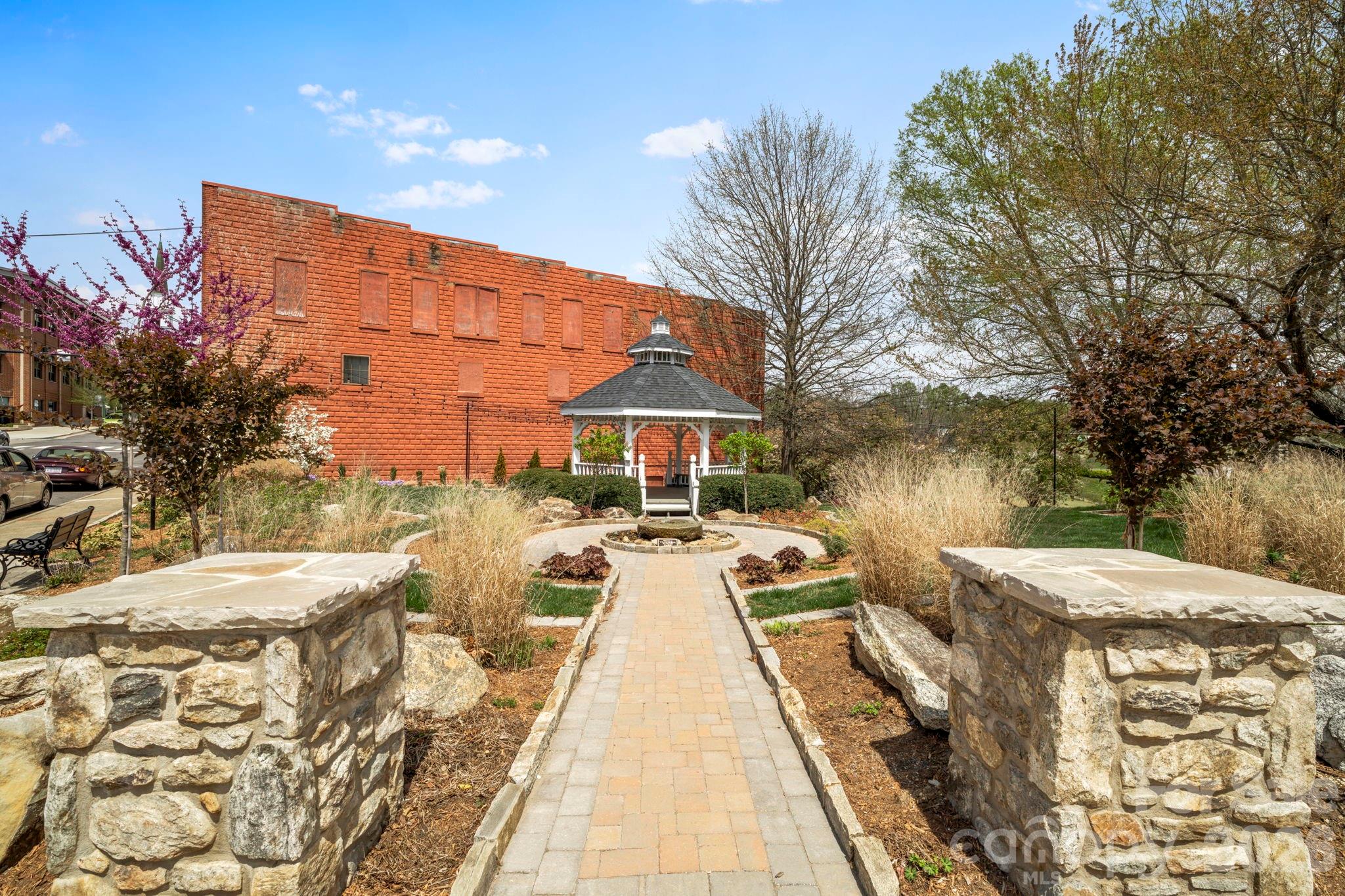 132 Ridgeview Lane — Mars Hill